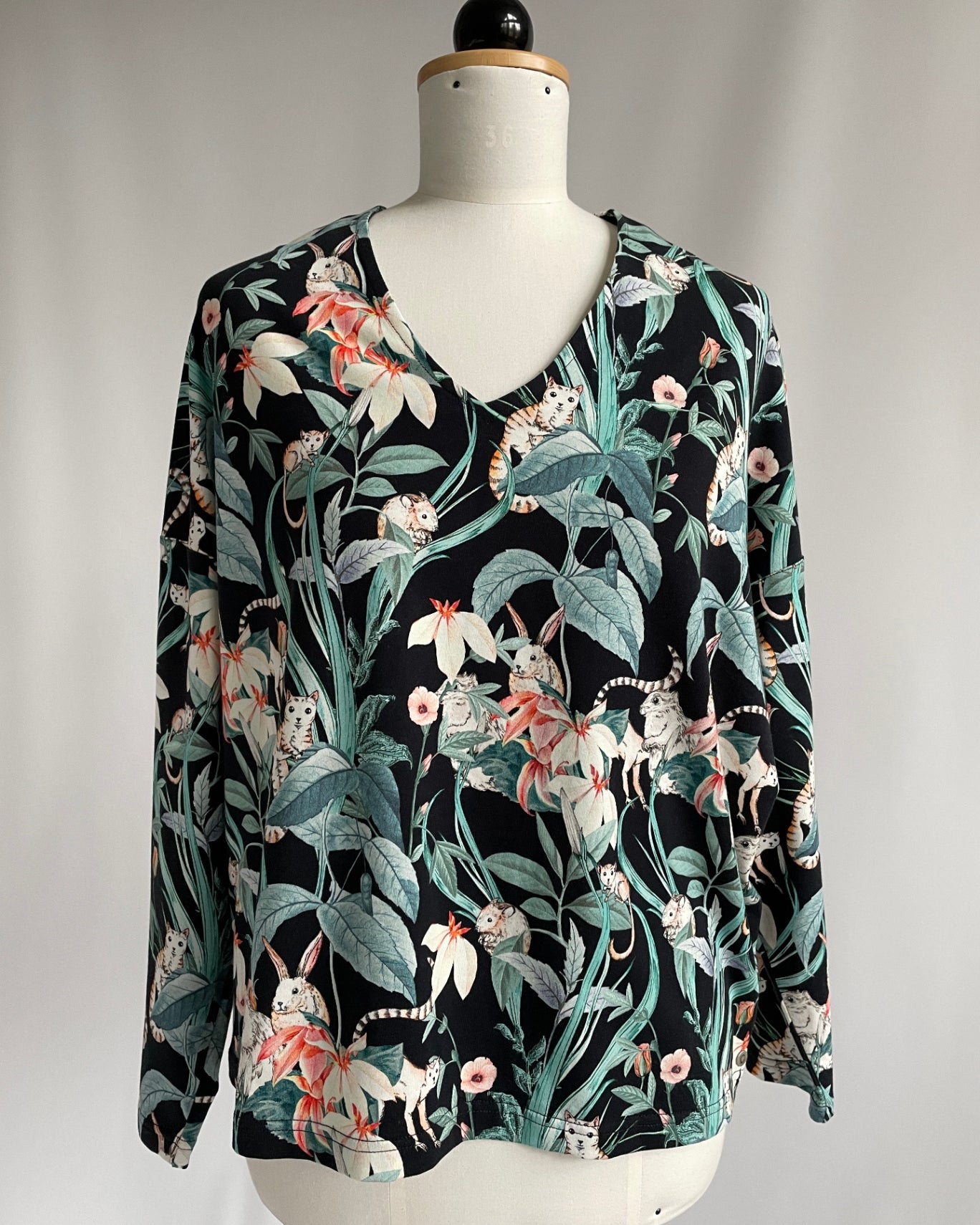 Pullover mit V-Ausschnitt Langarm Tropical Größe XL | Second Love