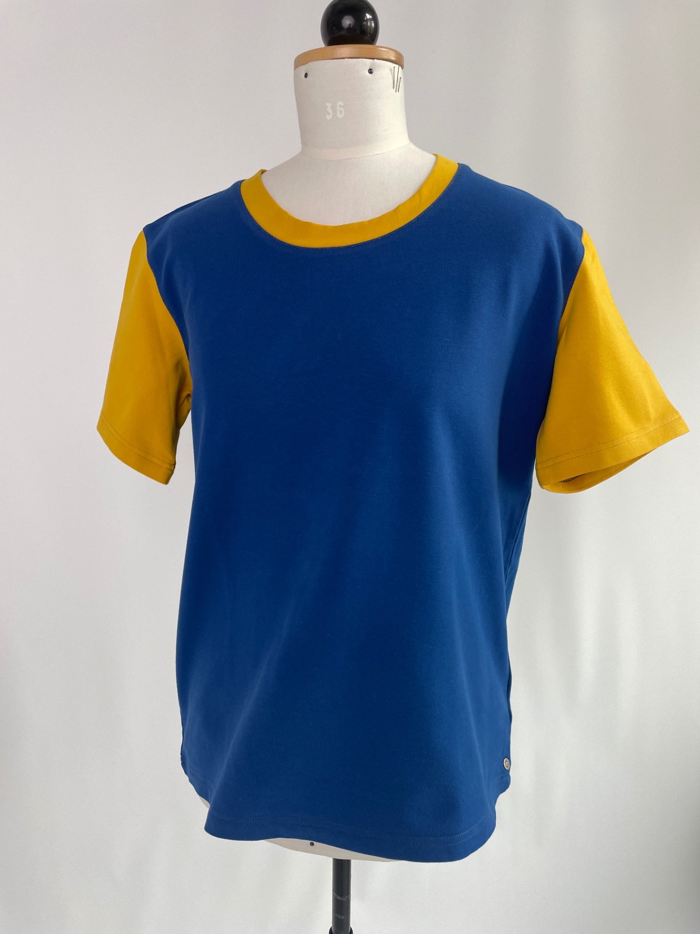 Bina  |  kurzärmliges Basic-Shirt |  Rundhals | Größe: L | Second Love