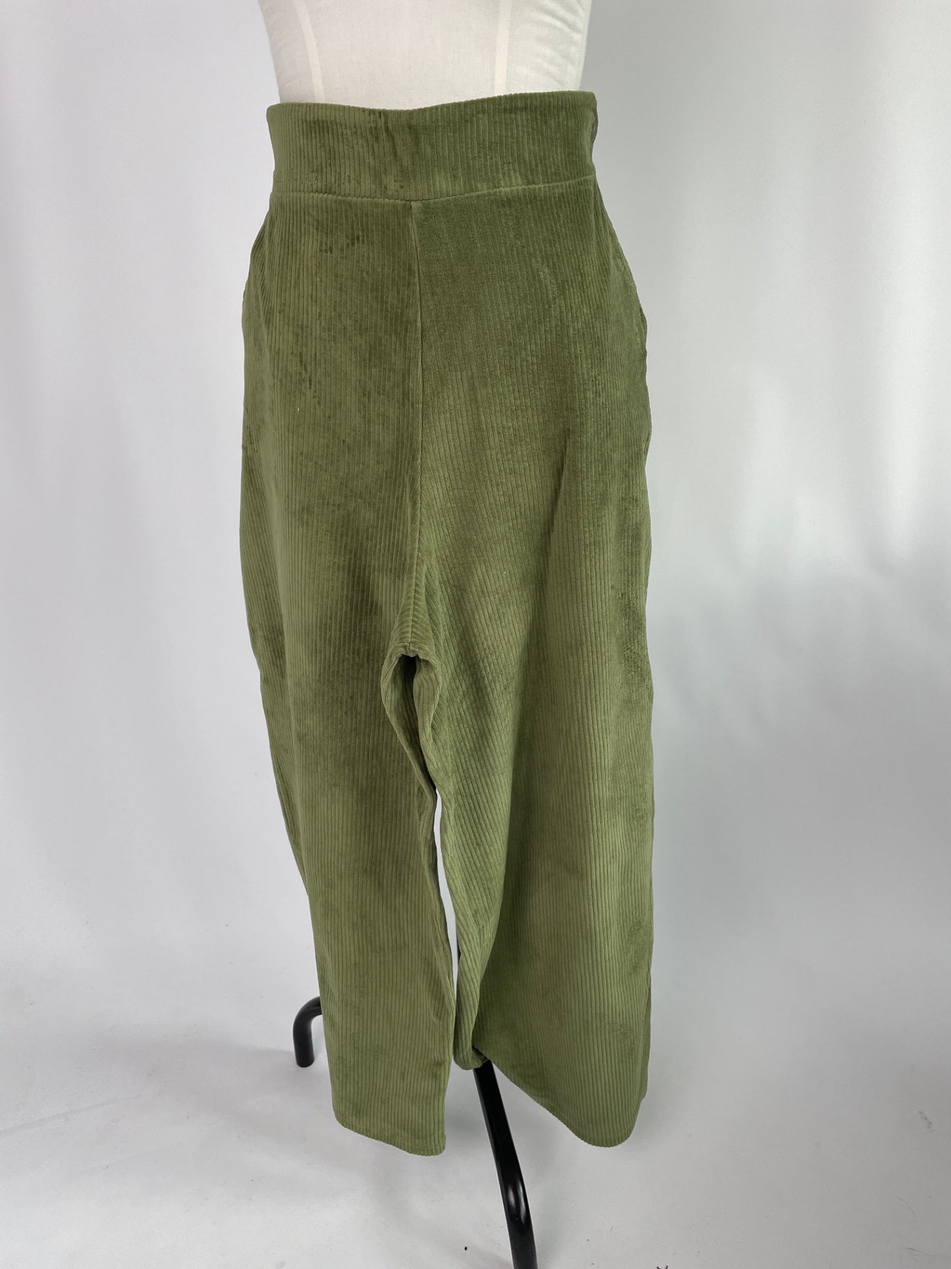 Romeo | weite Hose | Velvetcord grün | Größe XXXL +4cm | Second Love