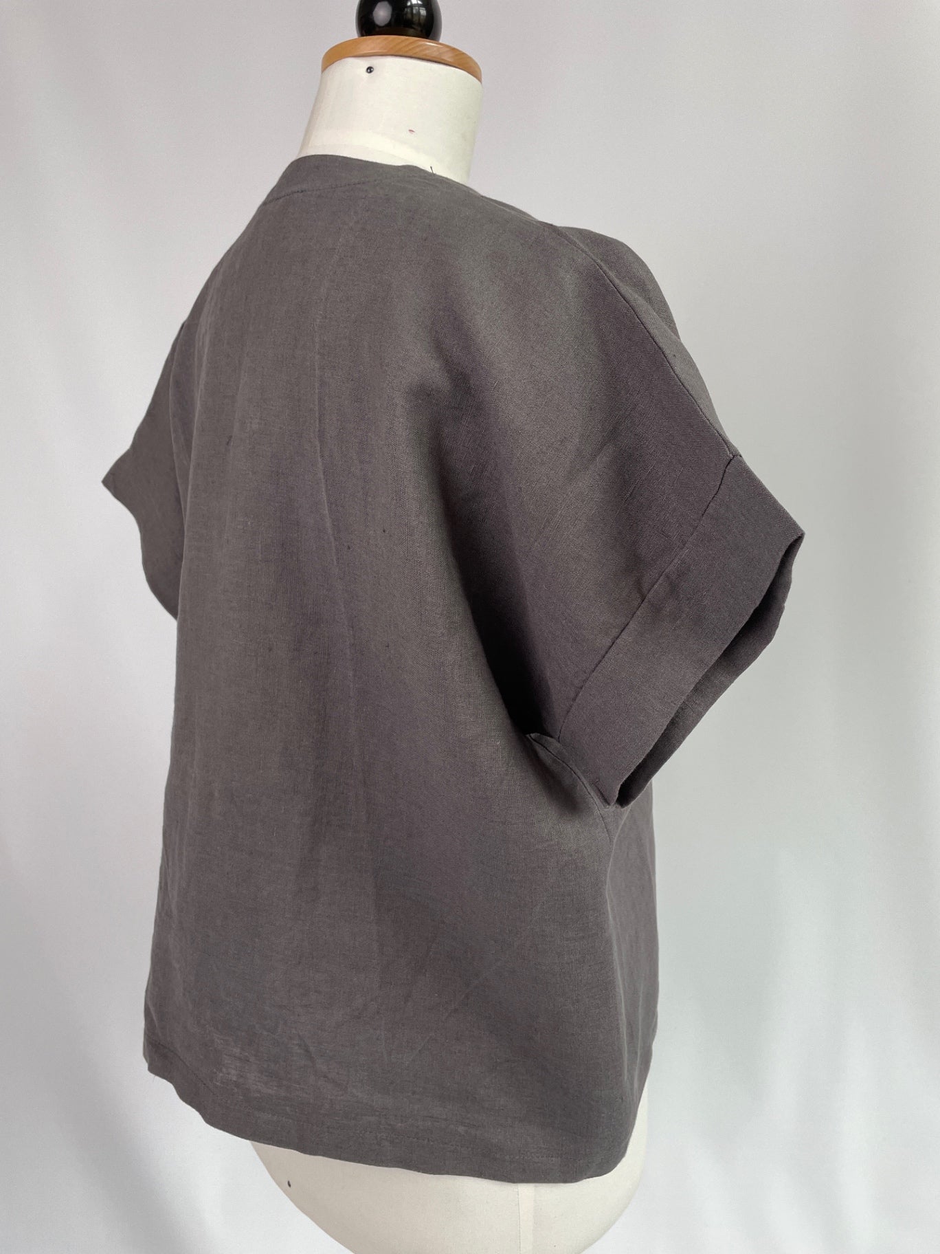 Ophelia | Oberteil mit V-Ausschnitt | Leinen grau | Größe XS | Second Love