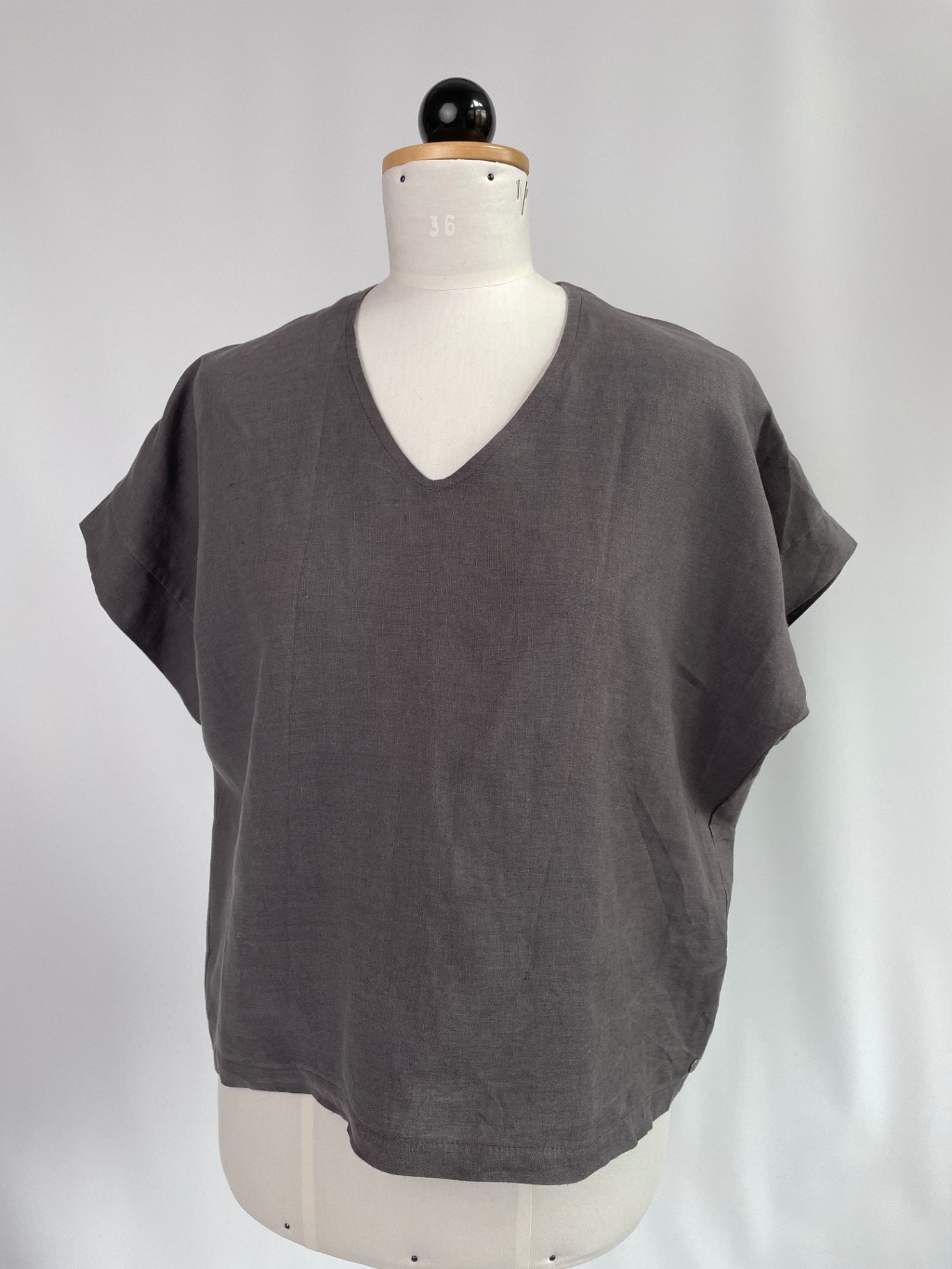 Ophelia | Oberteil mit V-Ausschnitt | Leinen grau | Größe XS | Second Love