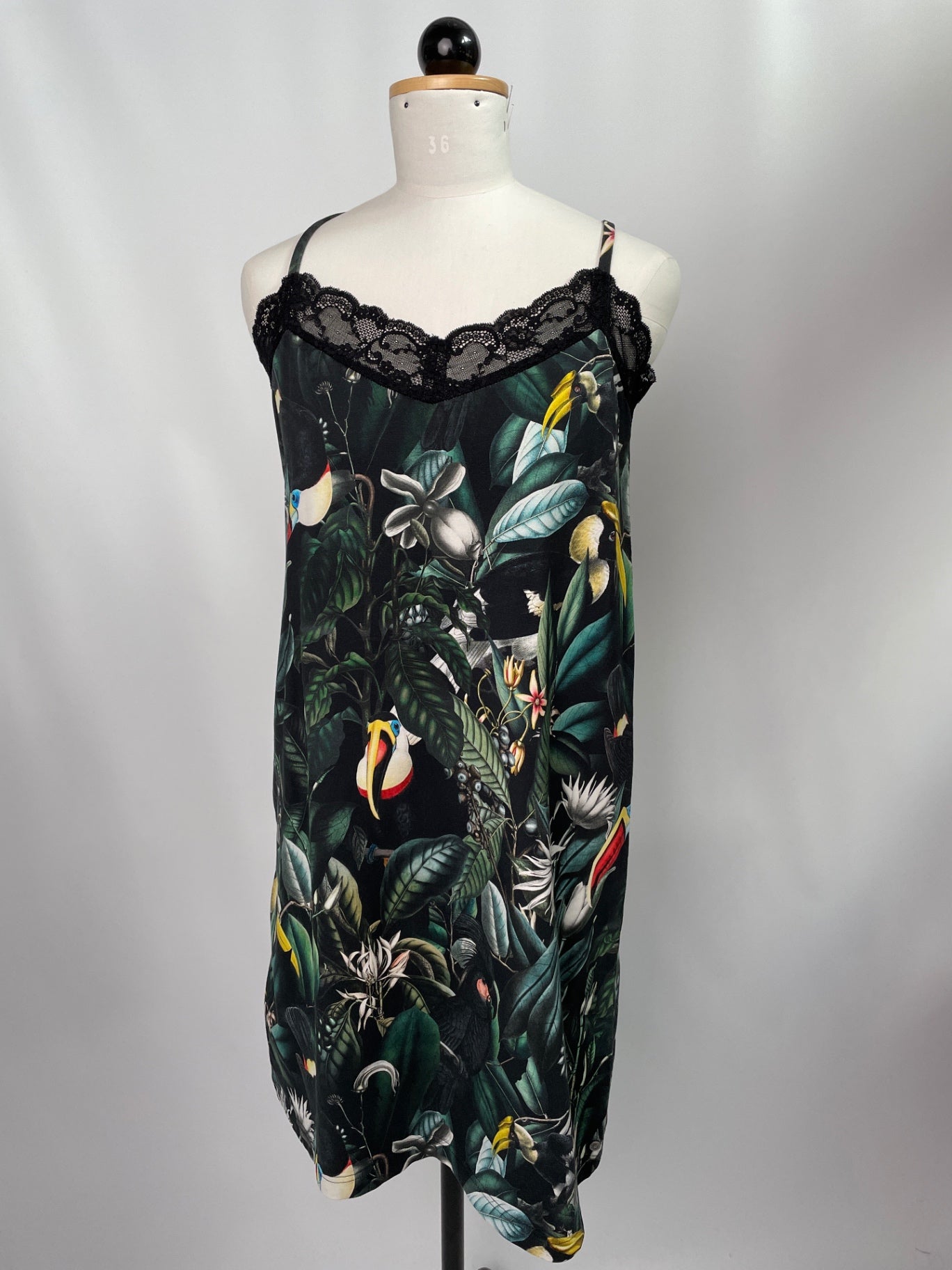 Talia | Trägerkleid mit Spitze | Tukane | Größe M | Second Love