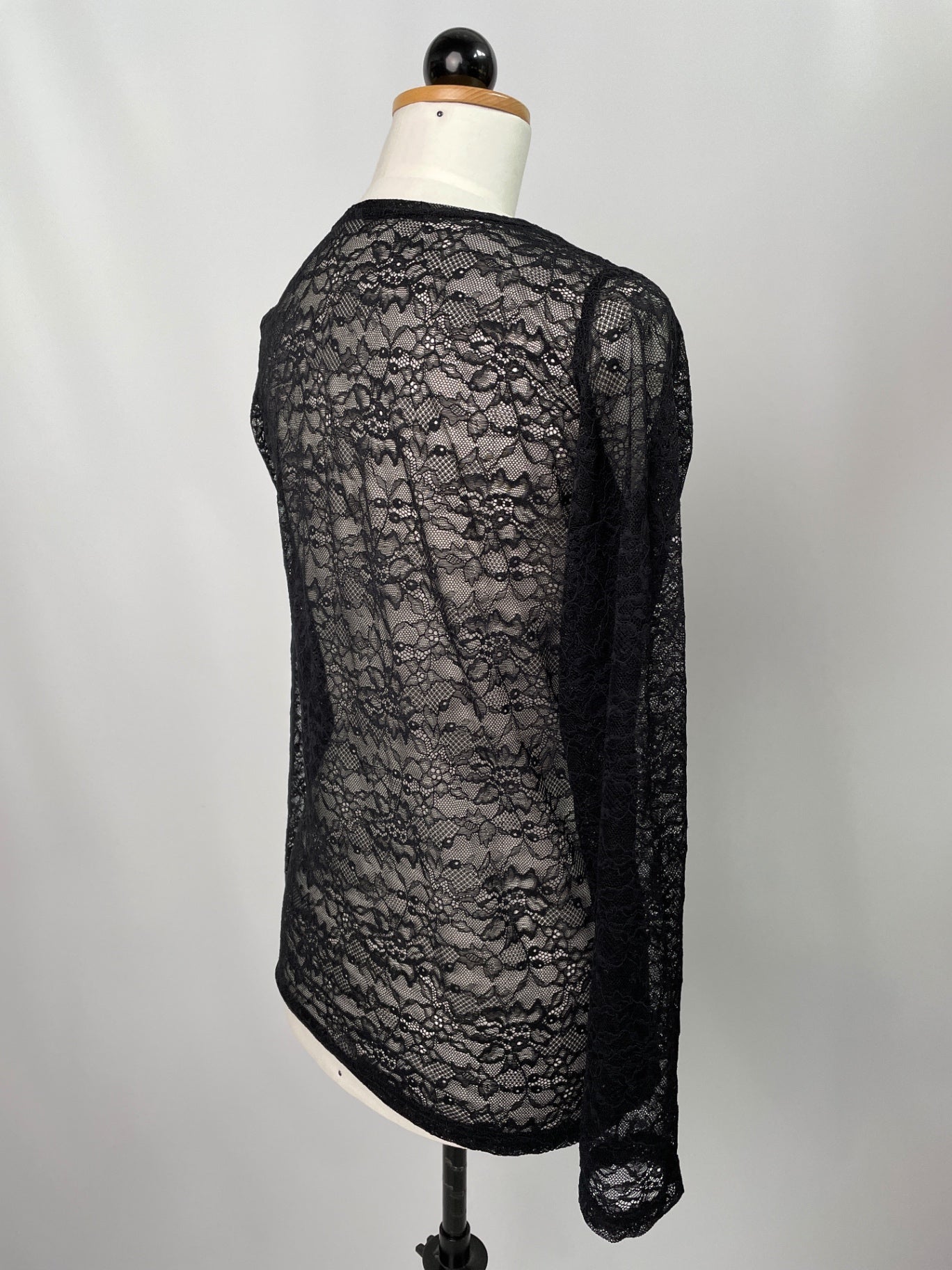 Bina | Langärmiges Basicshirt | schwarze Spitze | Größe M | Second Love