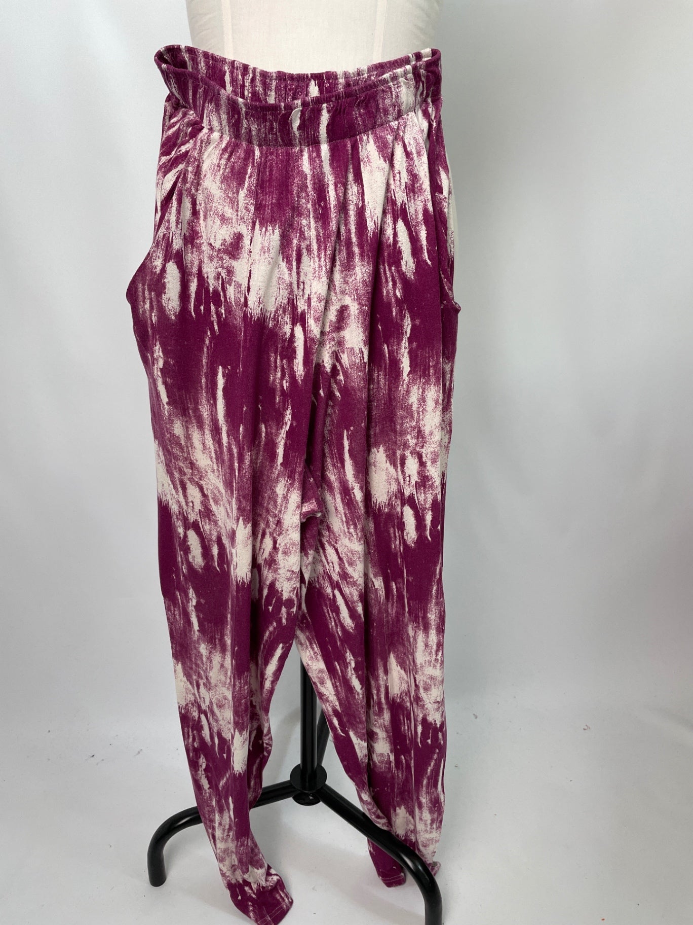 Betty | Hose mit Barrelschnitt | Batik magenta | Größe S | Second Love