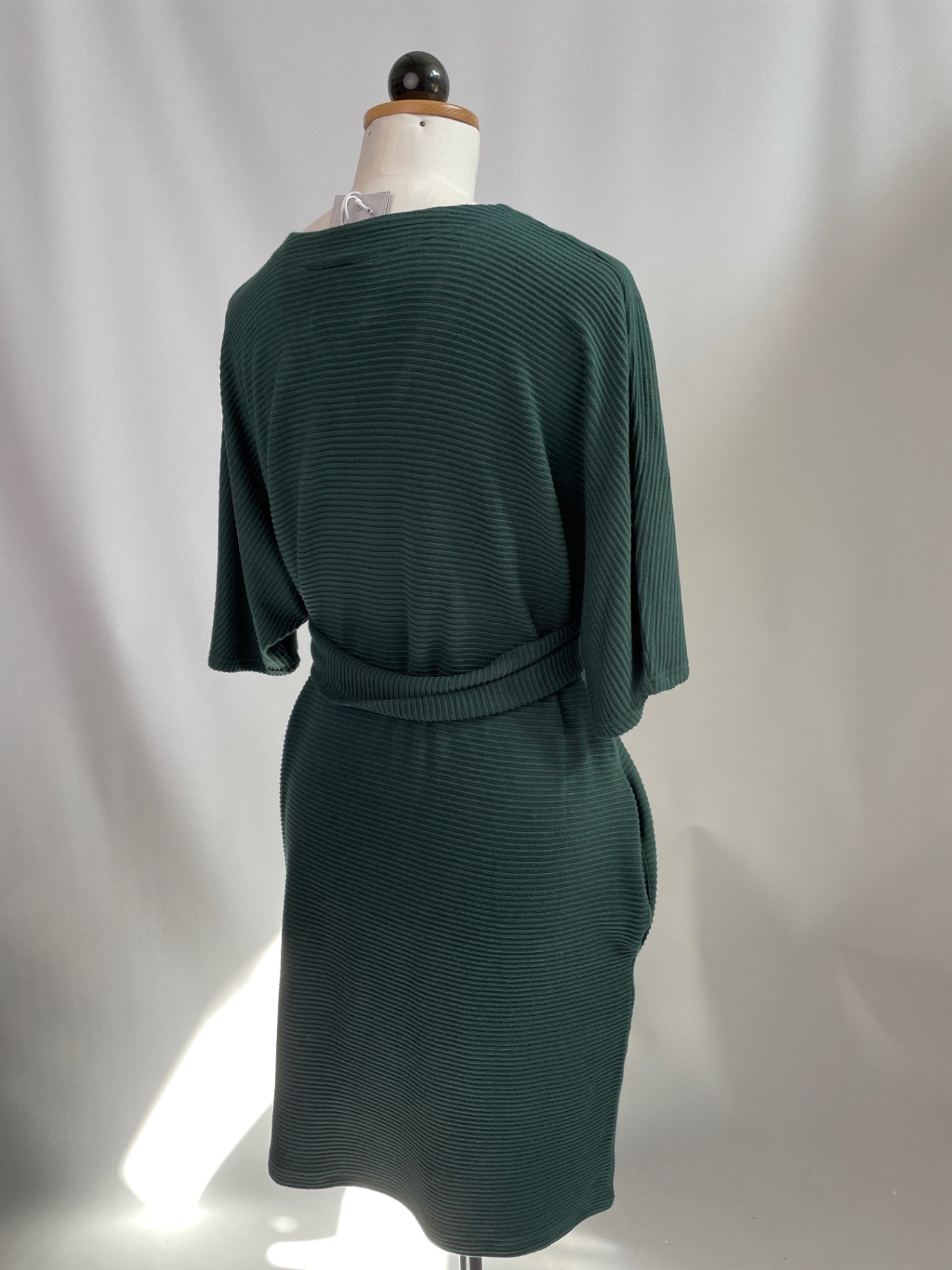 Kumi | kurzärmliges Kimonokleid | EcoVeroRipp grün | Größe XS-5cm + Taschen | Second Love