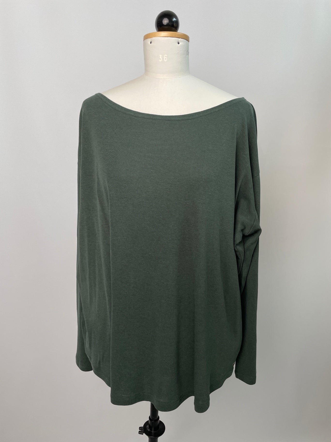 Gerhart | langärmliges Longsleeve | Tencel-Baumwolle grün | Größe XL+7cm | Second Love