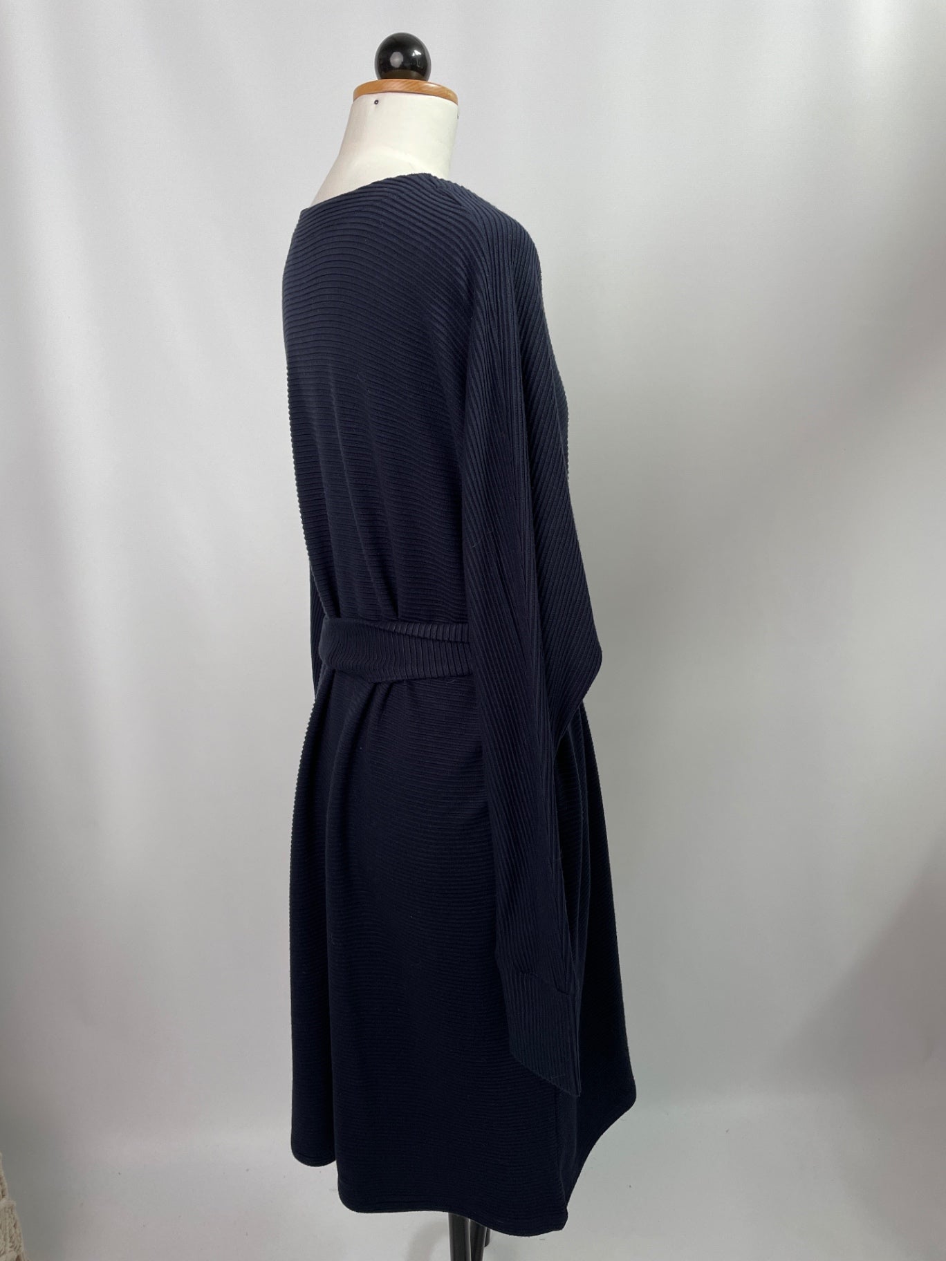 Kumi Langärmliges Kimonokleid | Navy | EcoVero Ripp | Größe M plus 8cm | Second Love