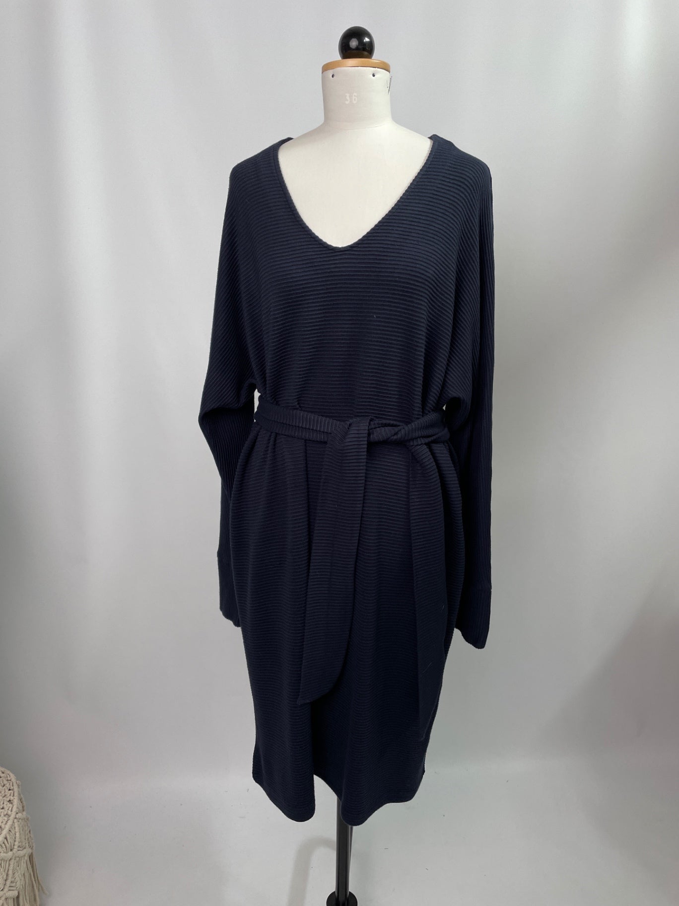 Kumi Langärmliges Kimonokleid | Navy | EcoVero Ripp | Größe M plus 8cm | Second Love