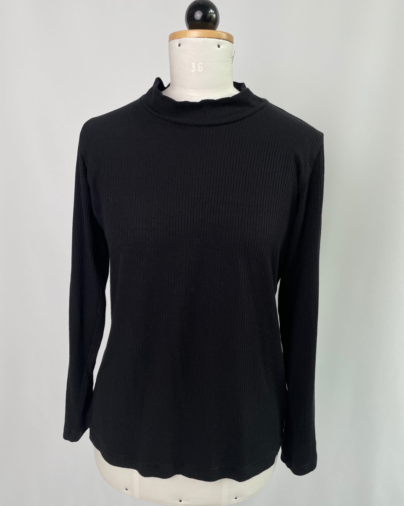 Bina | langärmliges Basicshirt mit Stehkragen | Rippjersey schwarz | Größe XXS | Second Love