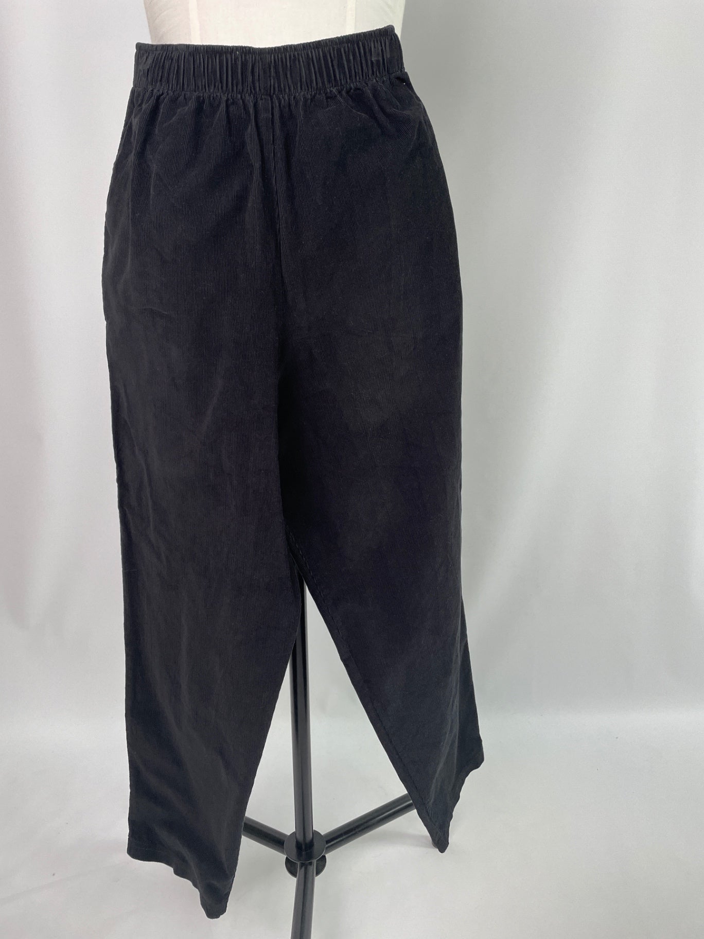 Karo | Karottenhose mit Gummibund | Feincord schwarz | Größe XS -10cm | Second Love