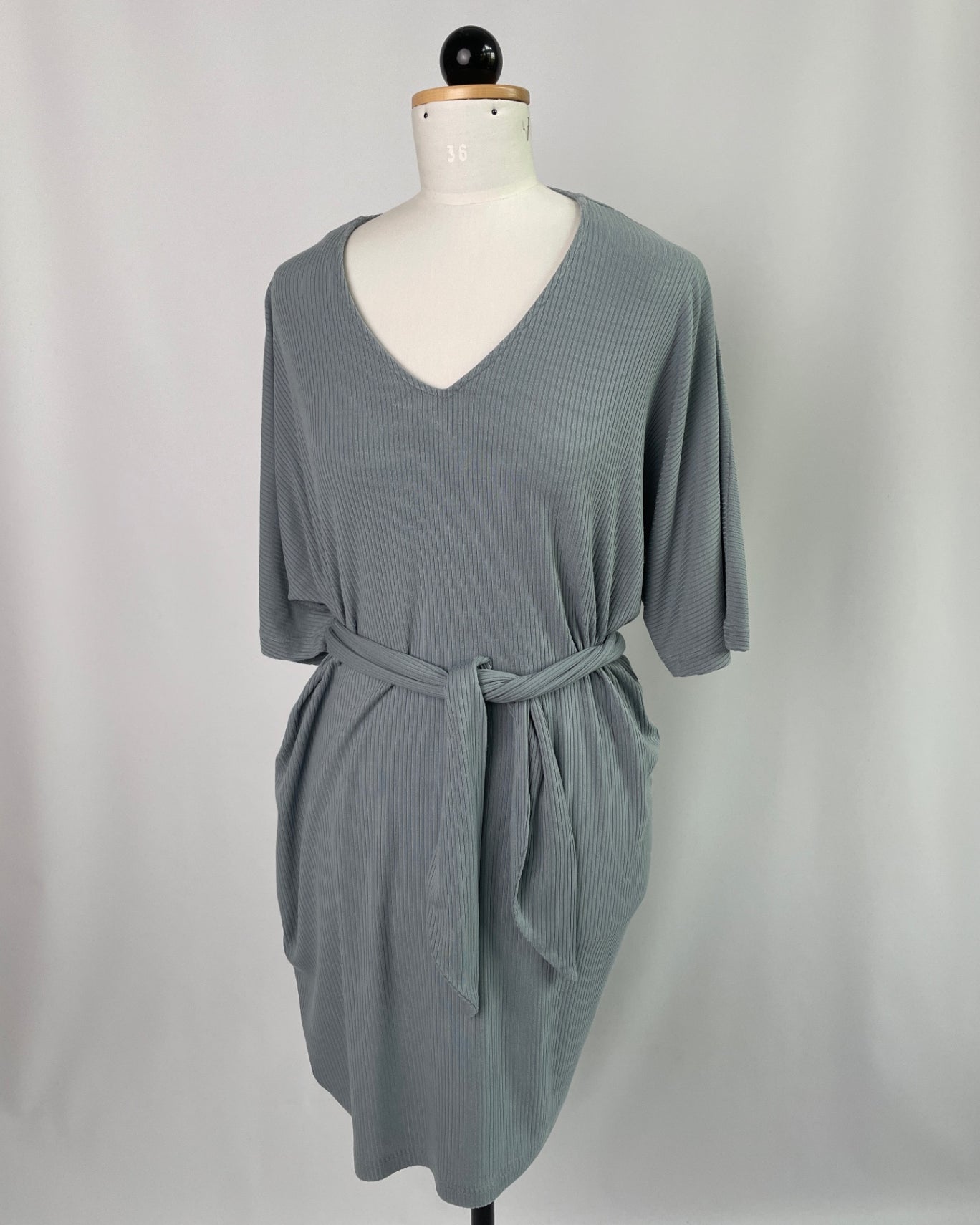 Kumi | Oversized Kimonokleid kurzarm | Rippjersey hellblau | Größe XXS | Second Love