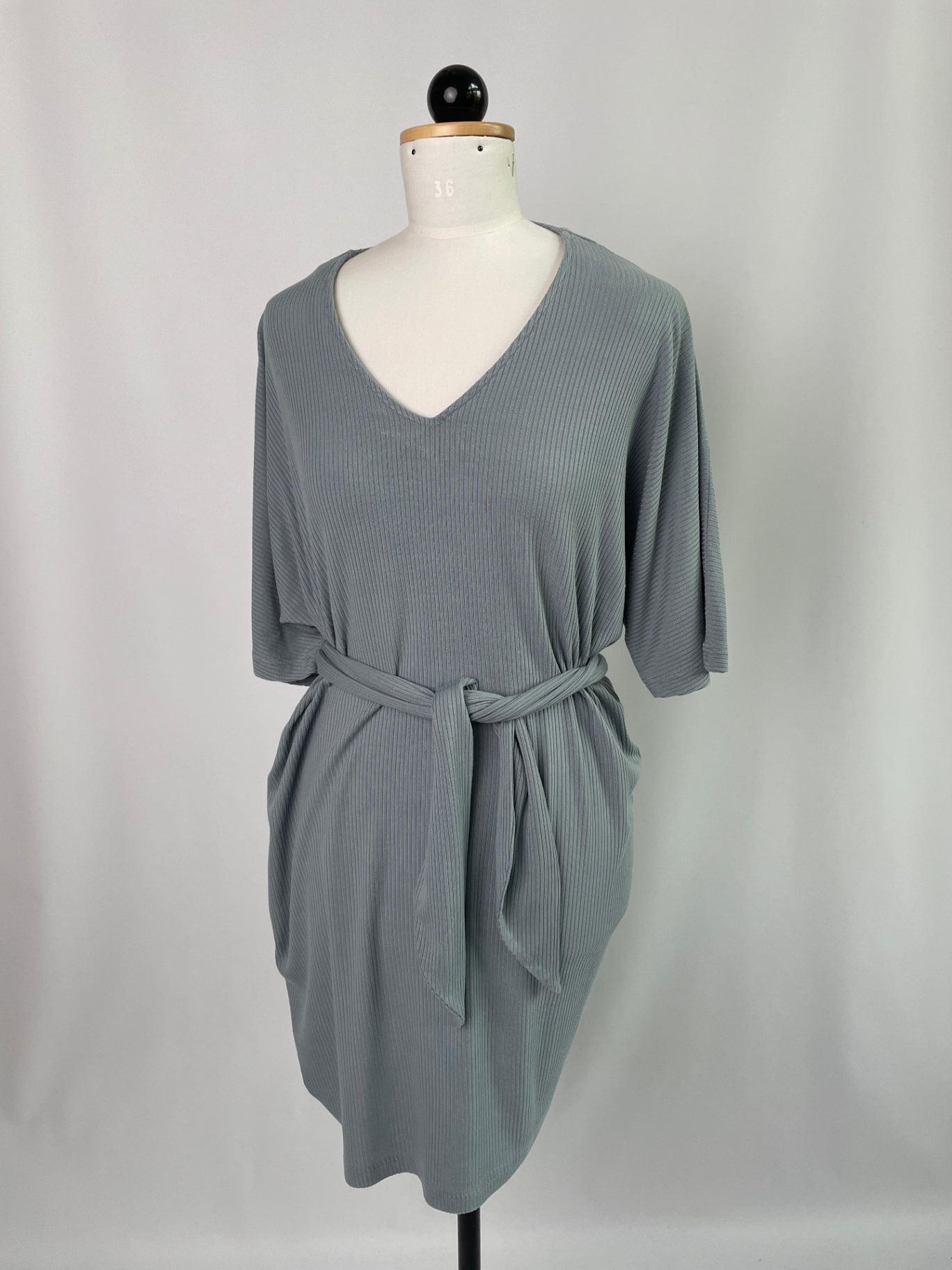 Kumi | Oversized Kimonokleid kurzarm | Rippjersey hellblau | Größe XXS | Second Love