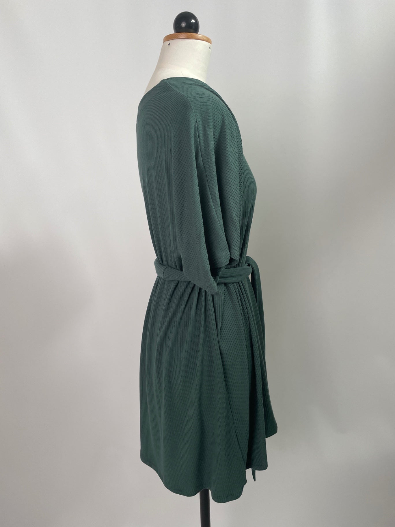 Kurzärmliges Kimonokleid Rippjersey | Größe: M Farbe: waldgrün | - 8cm Länge und -6cm Ärmel | Second Love