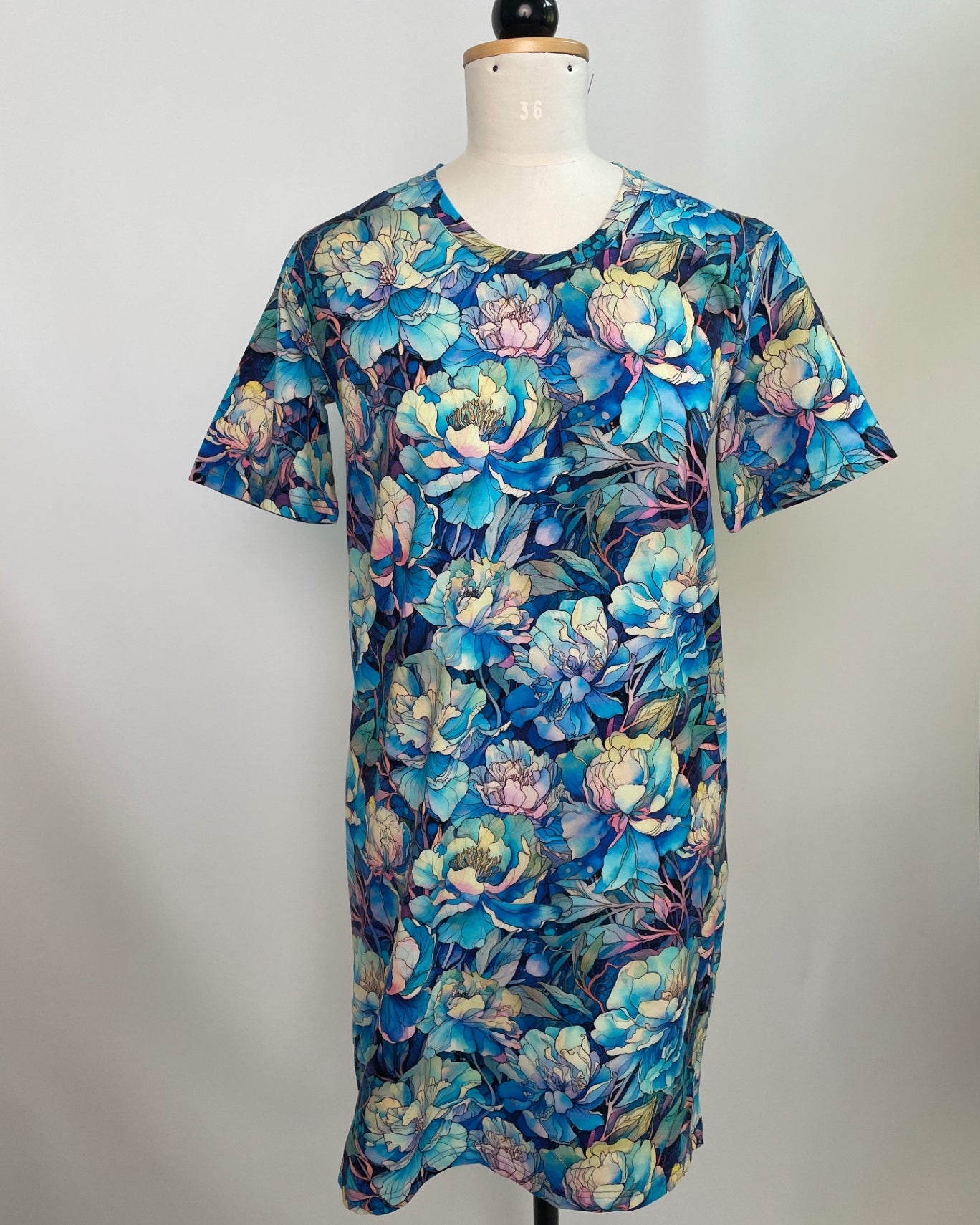 Tshirt Kleid „Tilda“ | Größe: S | Muster : Pfingstrosen | Second Love