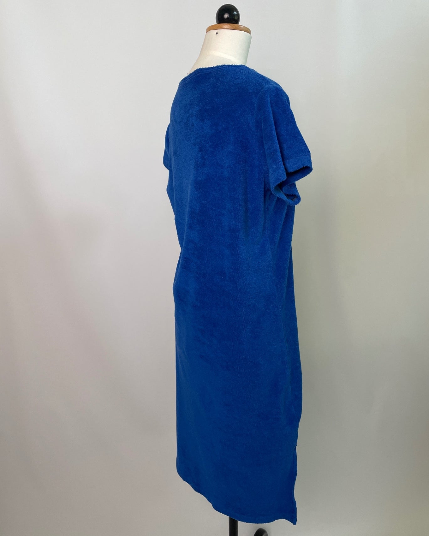 Kurzärmliges Schlauchkleid | Frottee | Größe: M | Farbe: royalblau | - 10 cm | Second Love