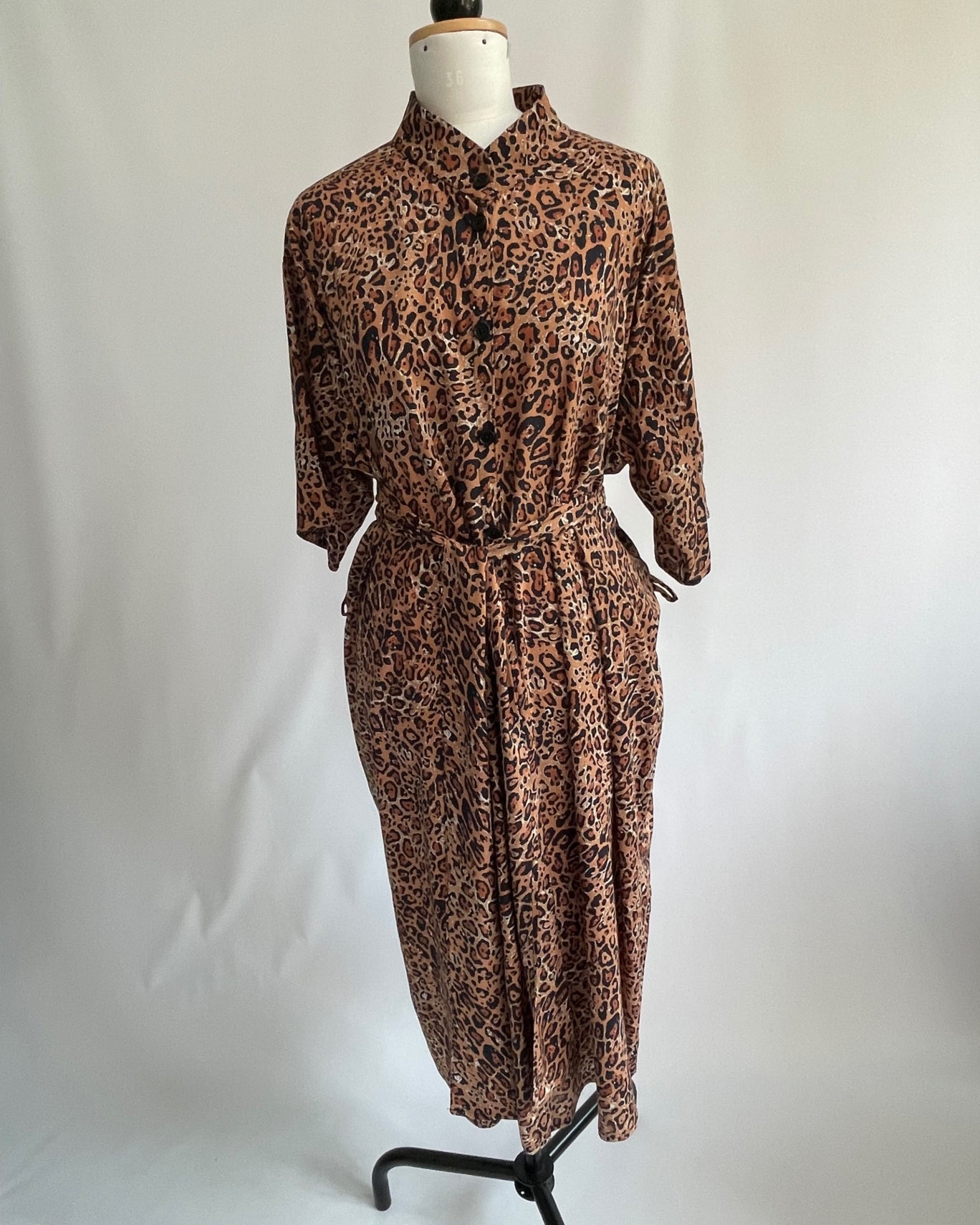 Brianna | Kurzärmliges Blusenkleid | Größe: 4XL | Muster (nicht elastisch): Überraschungsleo | Second Love