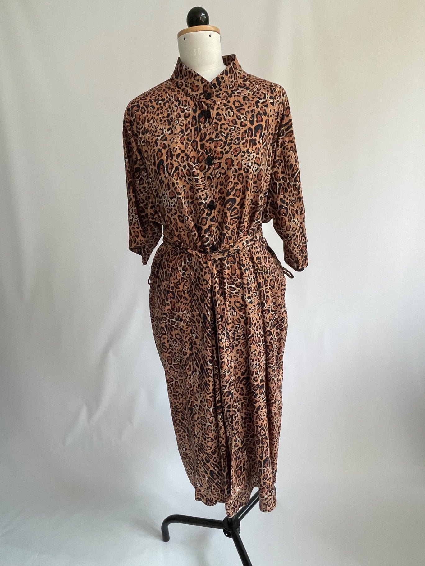 Brianna | Kurzärmliges Blusenkleid | Größe: 4XL | Muster (nicht elastisch): Überraschungsleo | Second Love