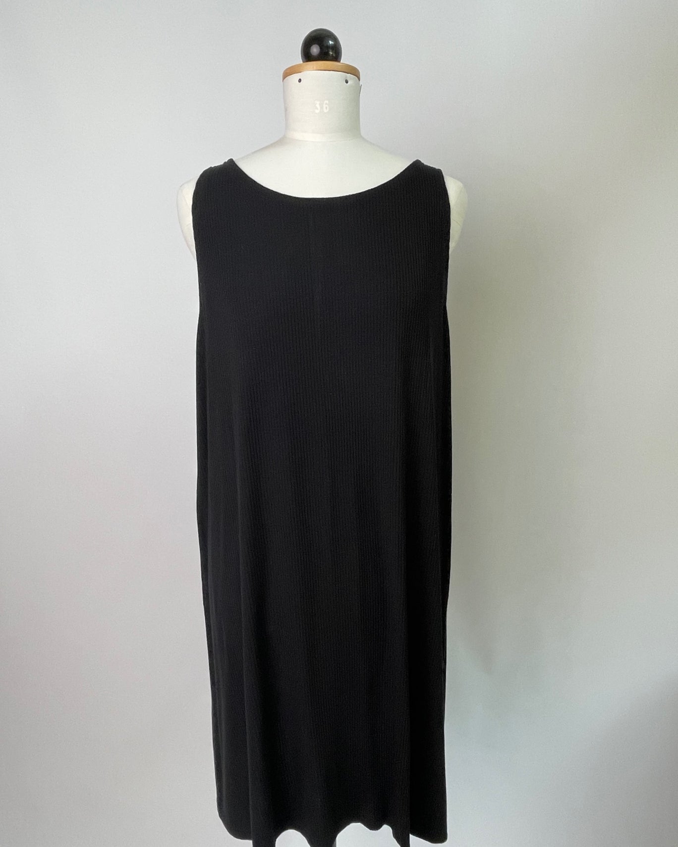 Adam | A-Linienkleid ohne Ärmel | Rippjersey schwarz | Größe XXXL | Second Love