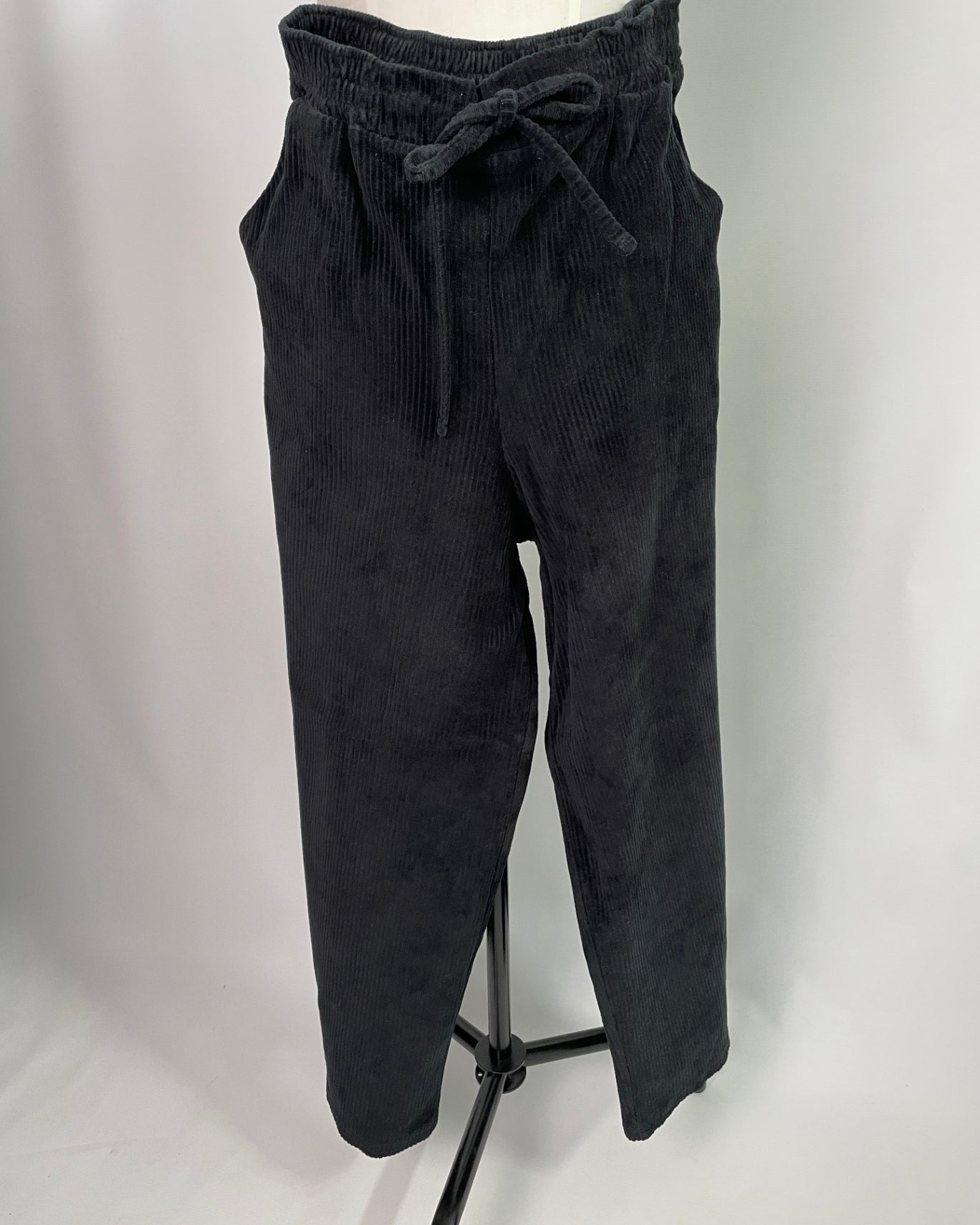 Holly | Hose mit Bindeband & weitem Bein | Velvet-Cord schwarz | Größe XS | Second Love