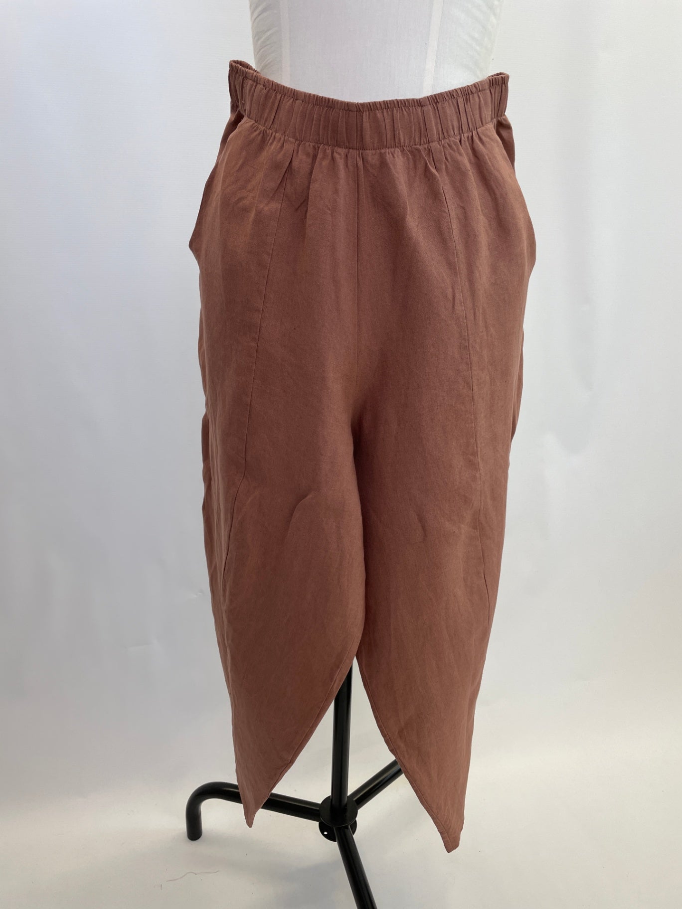 Betty | Hose mit Barrelschnitt/O-Form | Leinen gewebt altrosa | Größe XL -8 cm | Second Love