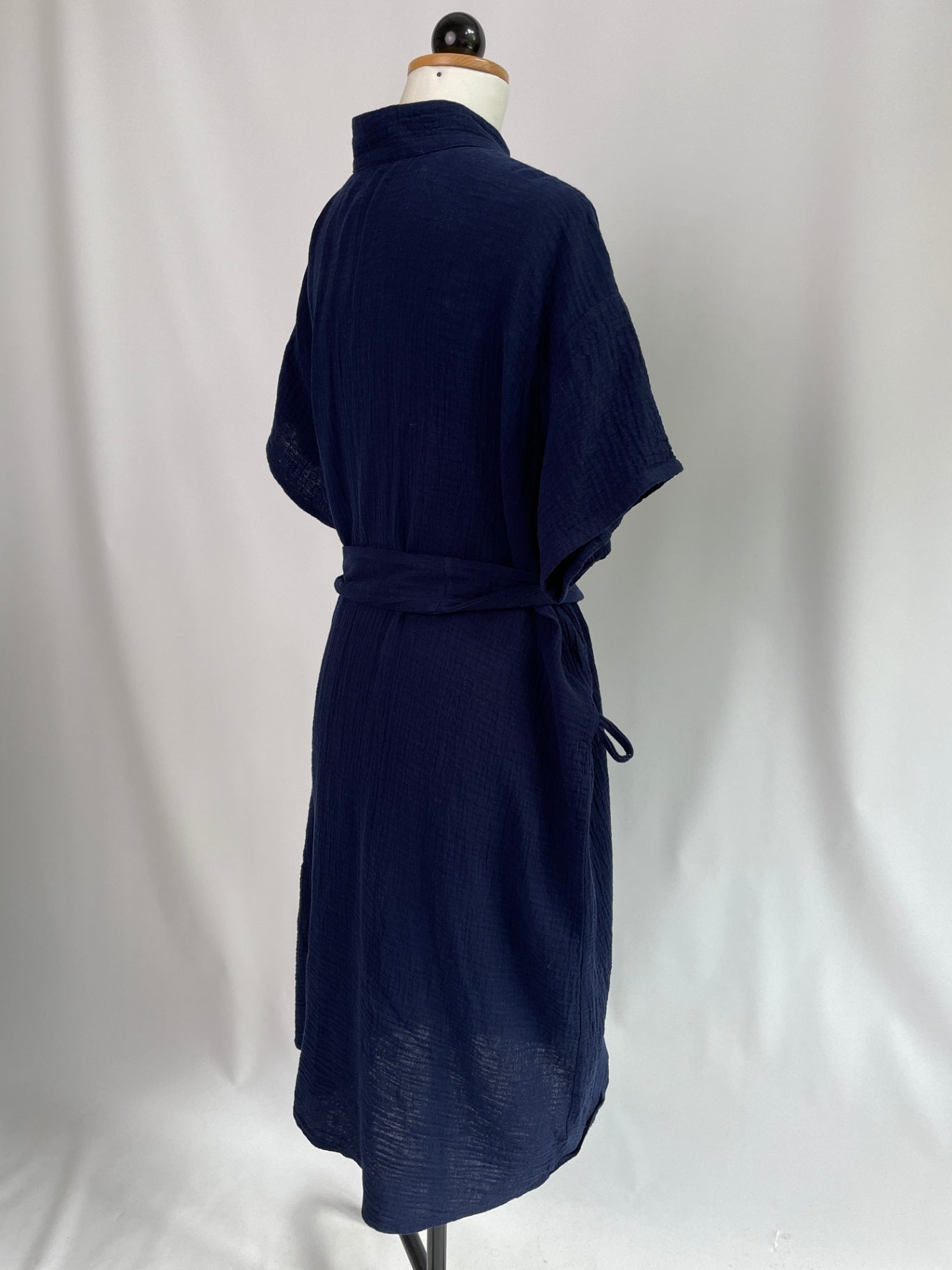 Briana | Oversized Blusenkleid mit Stehkragen | Musselin dunkelblau | Größe XXXL | Saum+Ärmel -10cm | Second Love