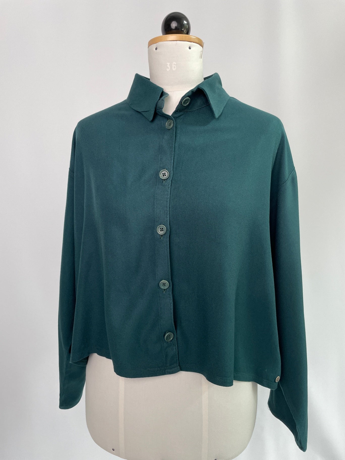 Berta | Langärmlige Bluse cropped | EcoVeroCrepe flaschengrün | Größe L | Second Love