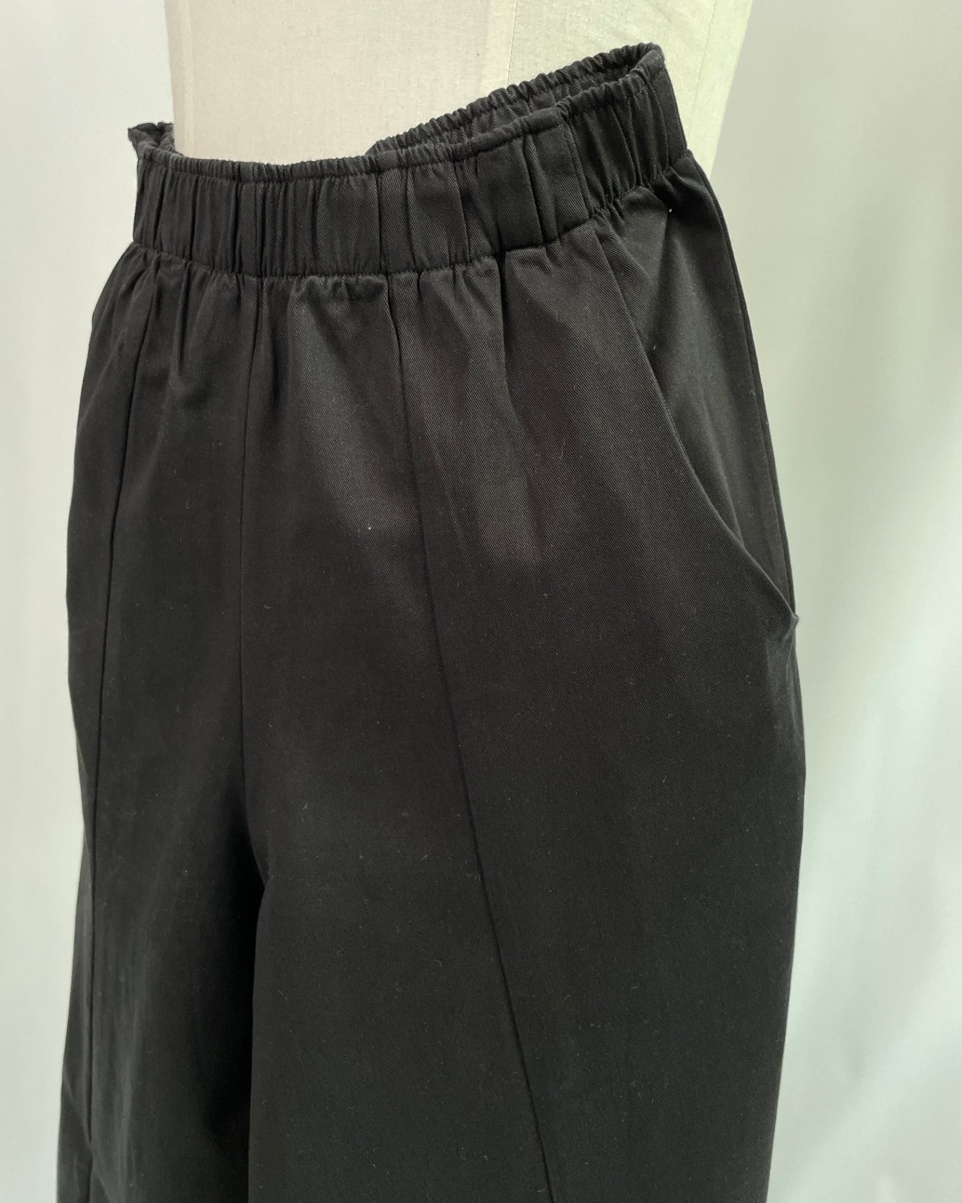 Betty Barrelhose | Tencel™Twill schwarz | Größe S | Second Love