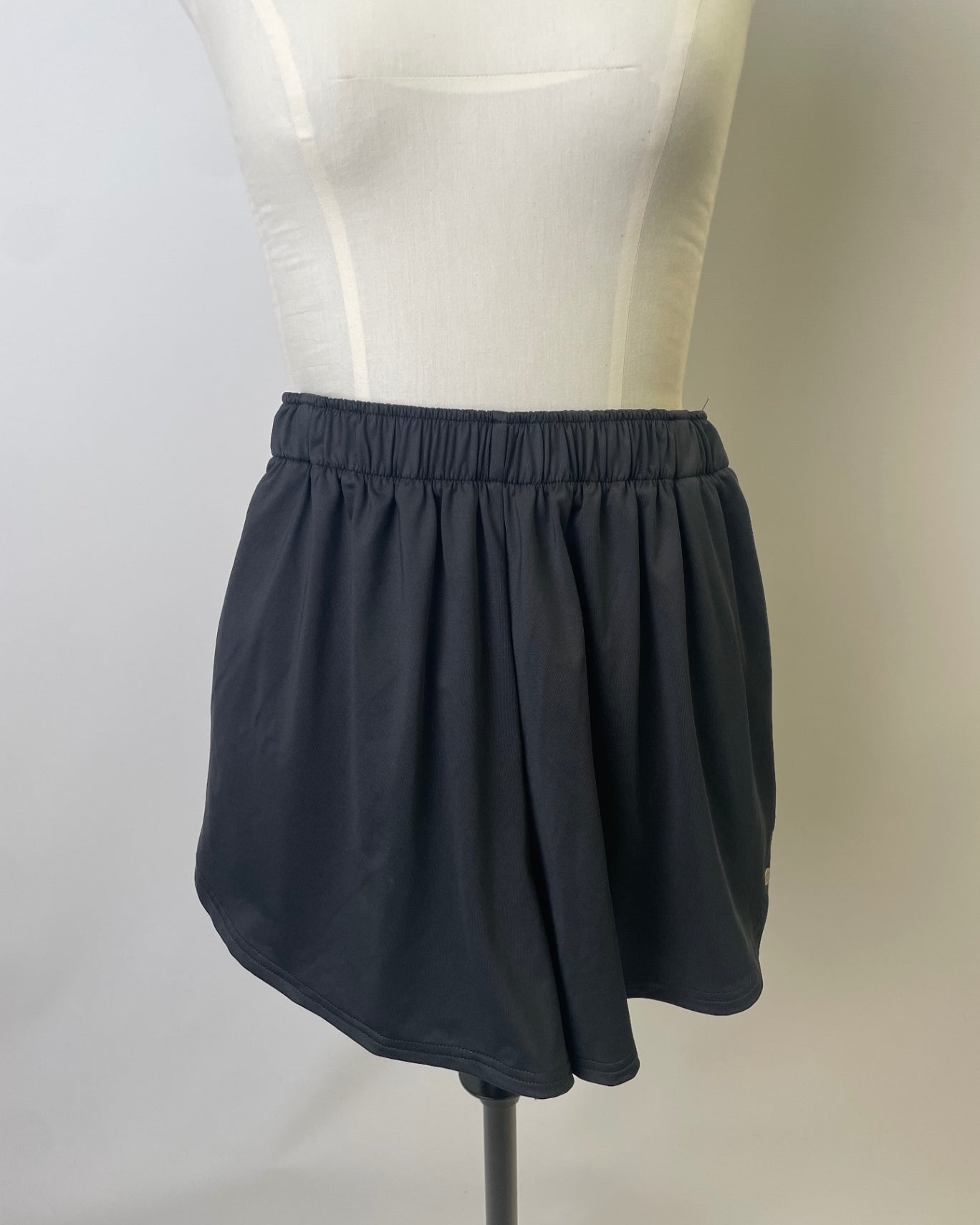 Wendy | Luftige Wickelshorts | UV-/Funktionsstoff schwarz | Größe XS | Second Love