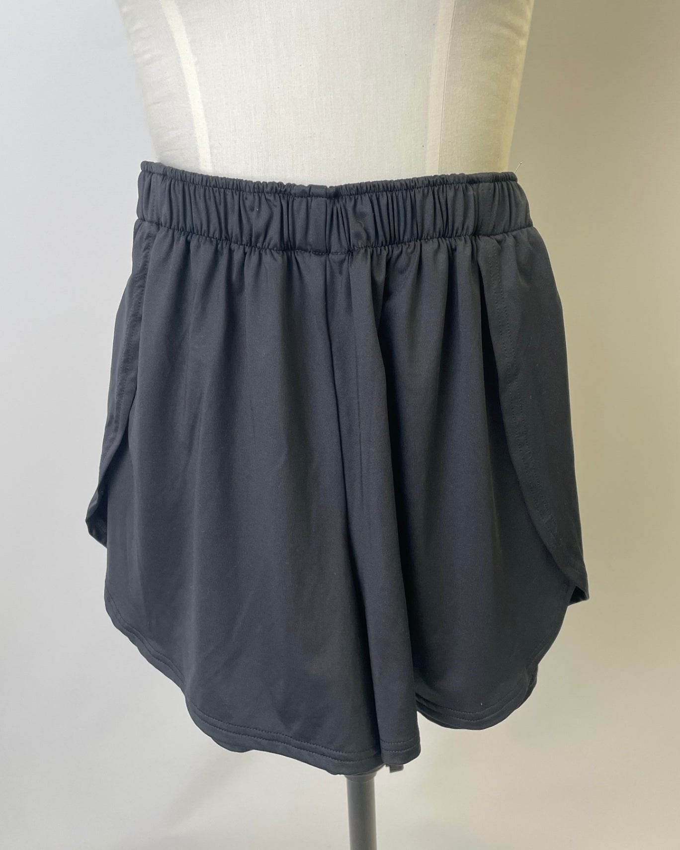 Wendy | Luftige Wickelshorts | UV-/Funktionsstoff schwarz | Größe XS | Second Love