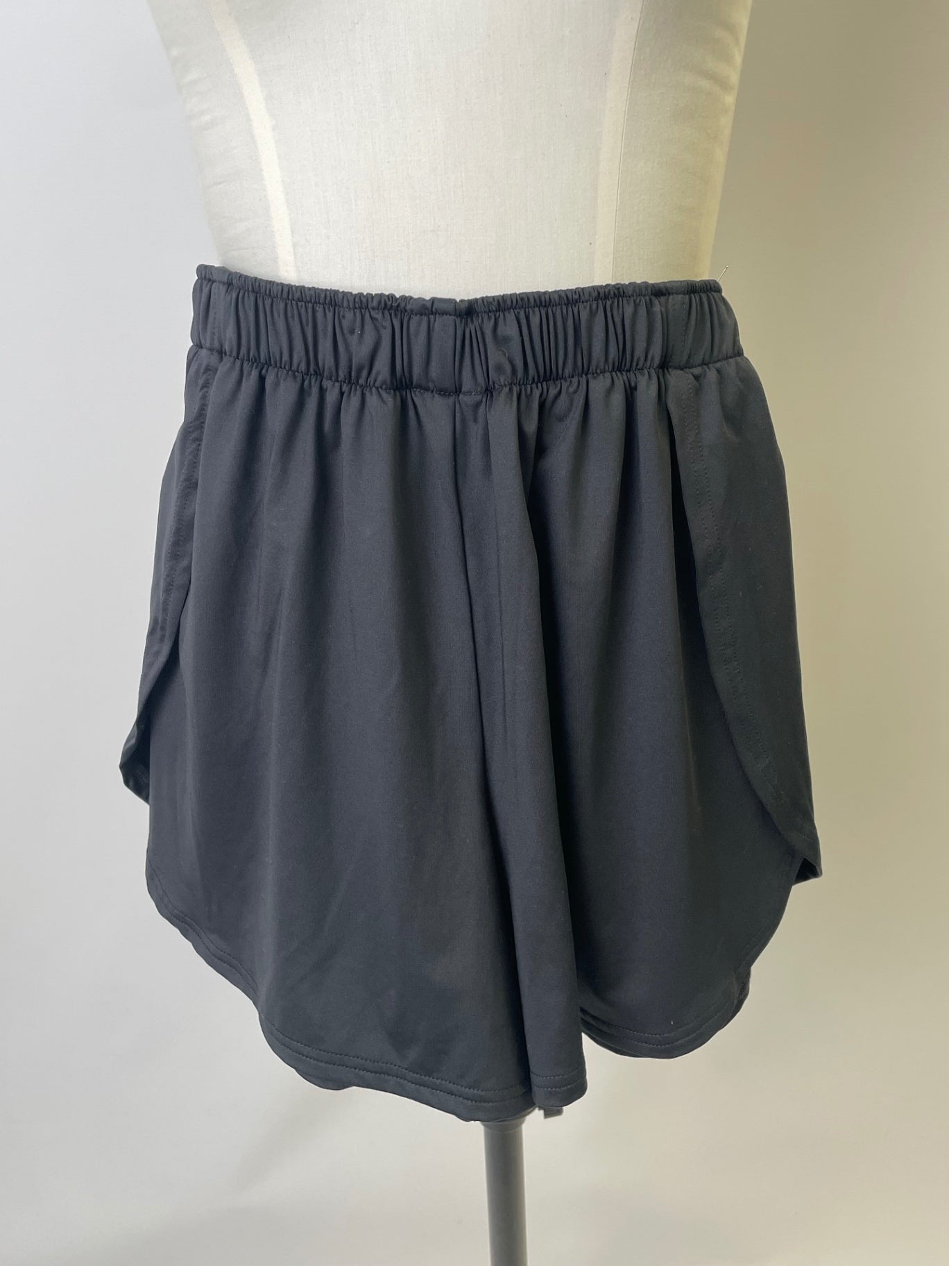Wendy | Luftige Wickelshorts | UV-/Funktionsstoff schwarz | Größe XS | Second Love