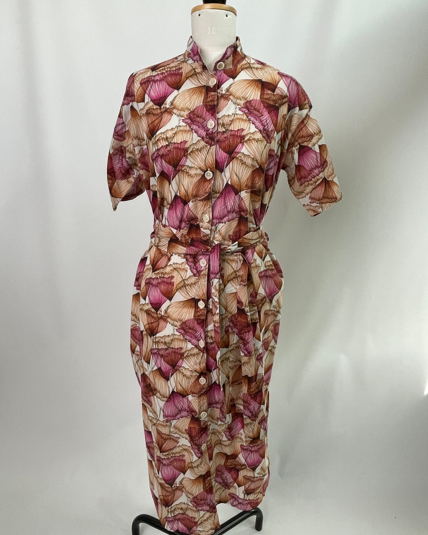 Briana | Kurzärmliges Blusenkleid mit Stehkragen | nicht elastisches Muster | Ginkgo | Größe M | Second Love