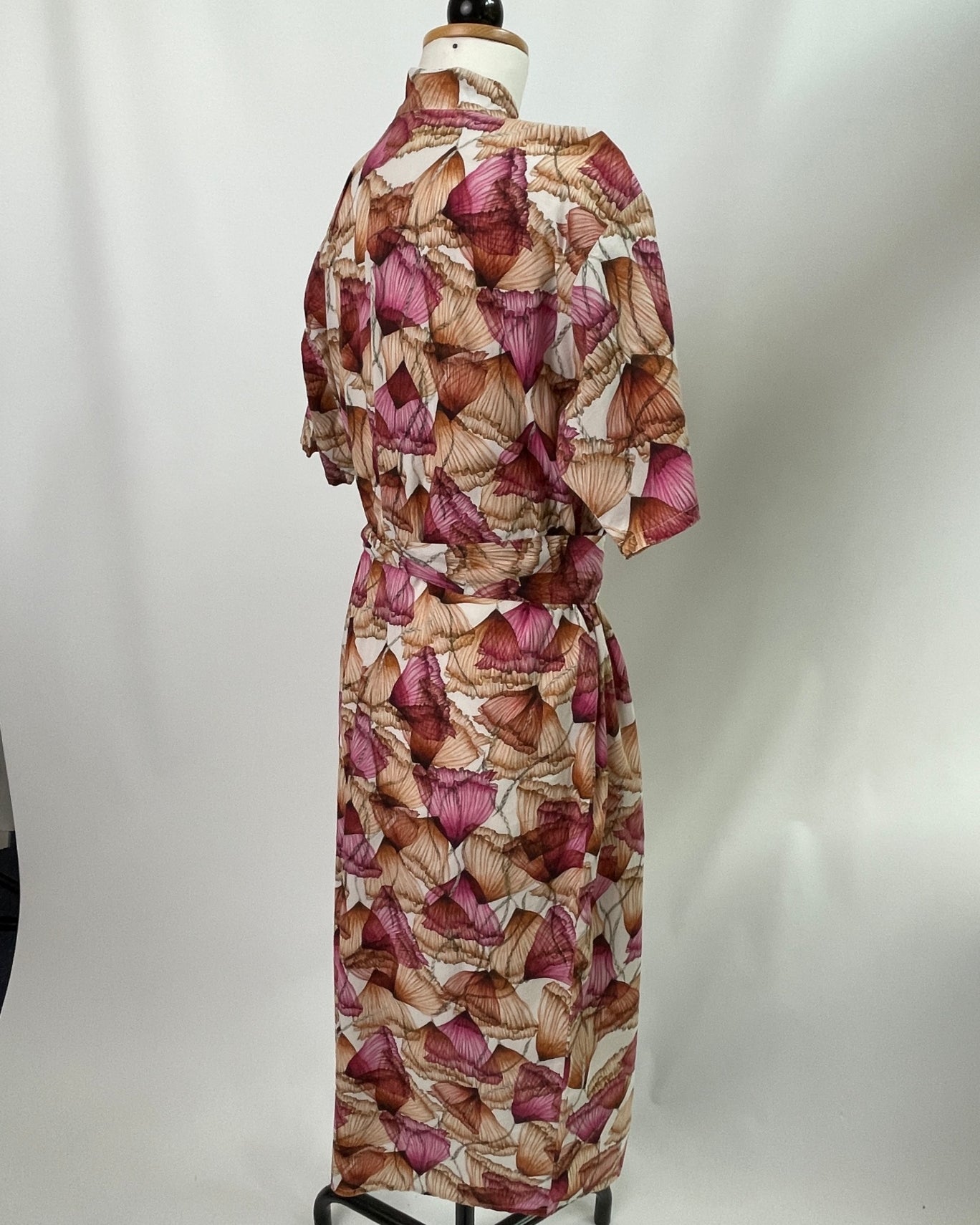 Briana | Kurzärmliges Blusenkleid mit Stehkragen | nicht elastisches Muster | Ginkgo | Größe M | Second Love