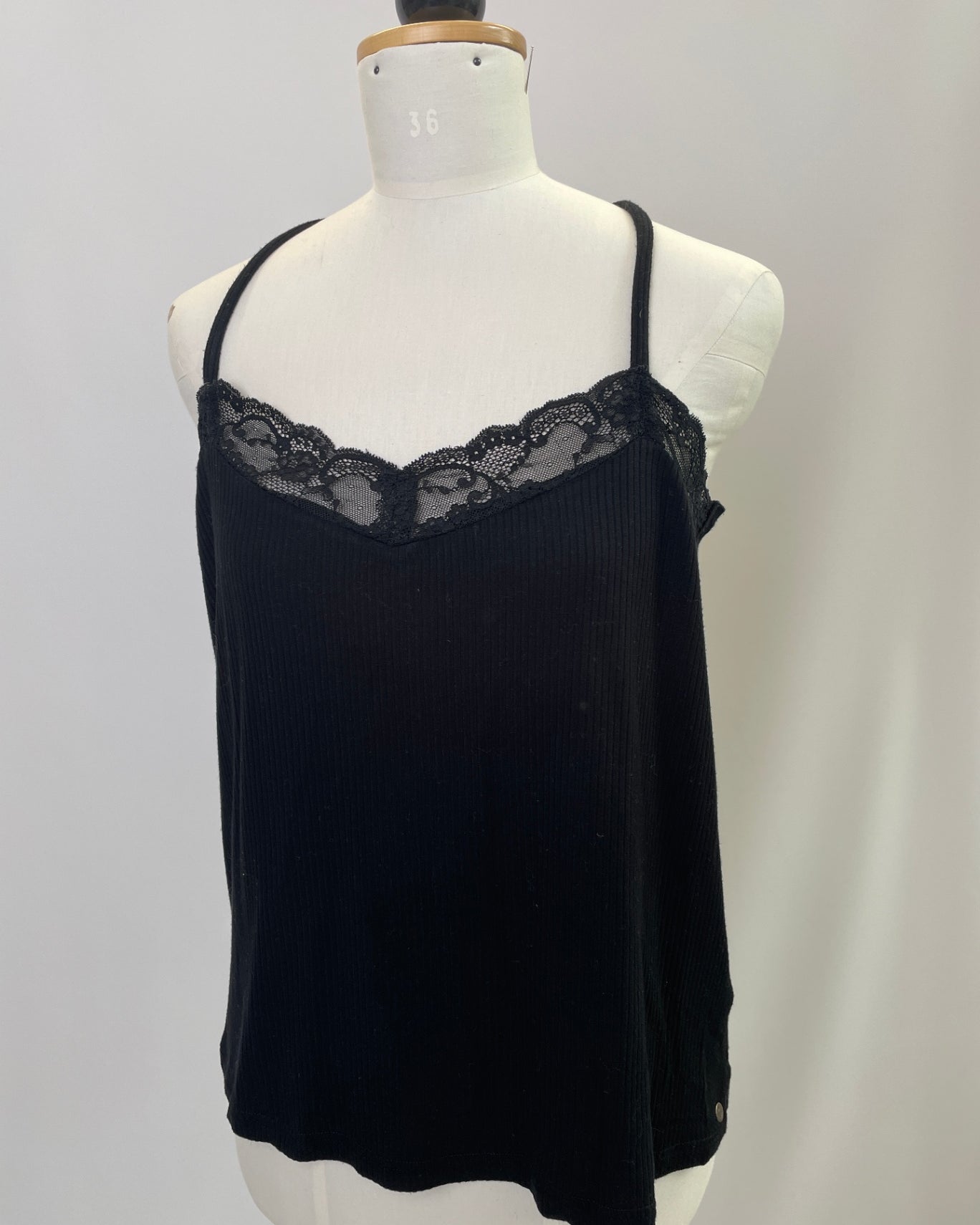 Tina | Trägertop mit Spitze | Rippjersey schwarz | Größe L | Second Love