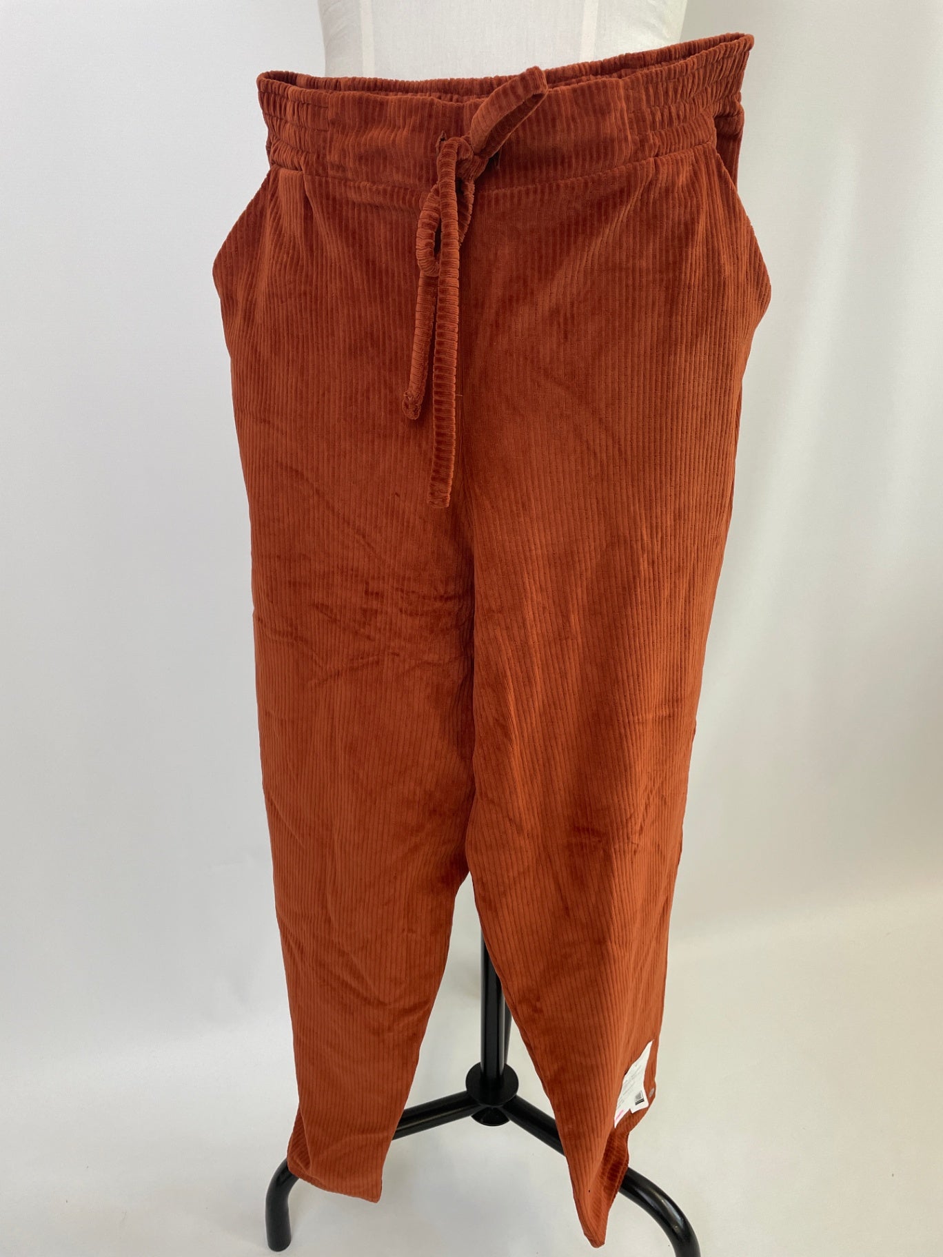Holly | Hose mit Bindeband & schmalem Bein | Velvet-Cord Rostrot | Größe M | 5 cm kürzer | Second Love