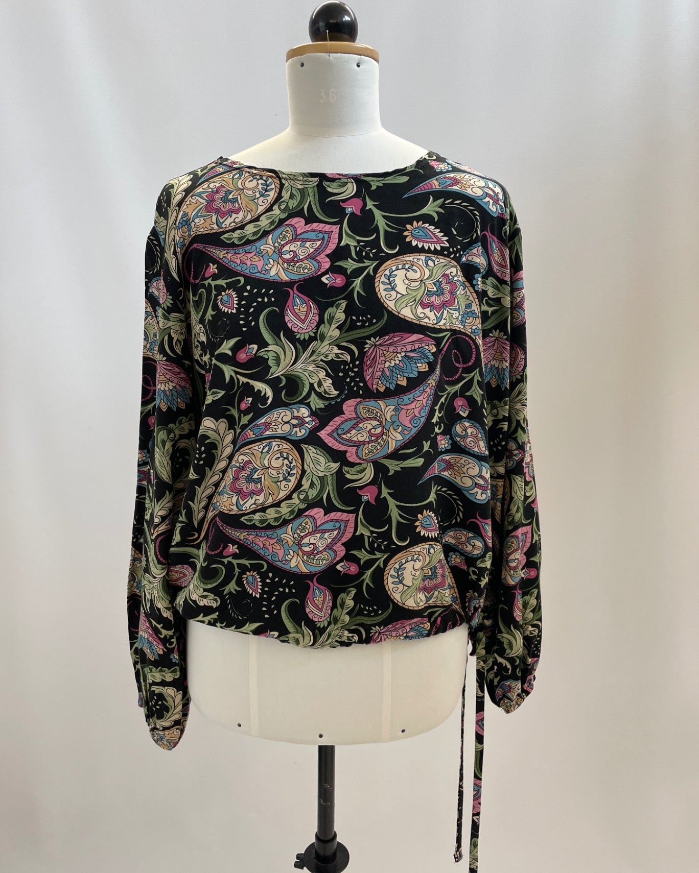 Greta | Oberteil mit Bindeband | Paisley schwarz | Größe XXL | Second Love