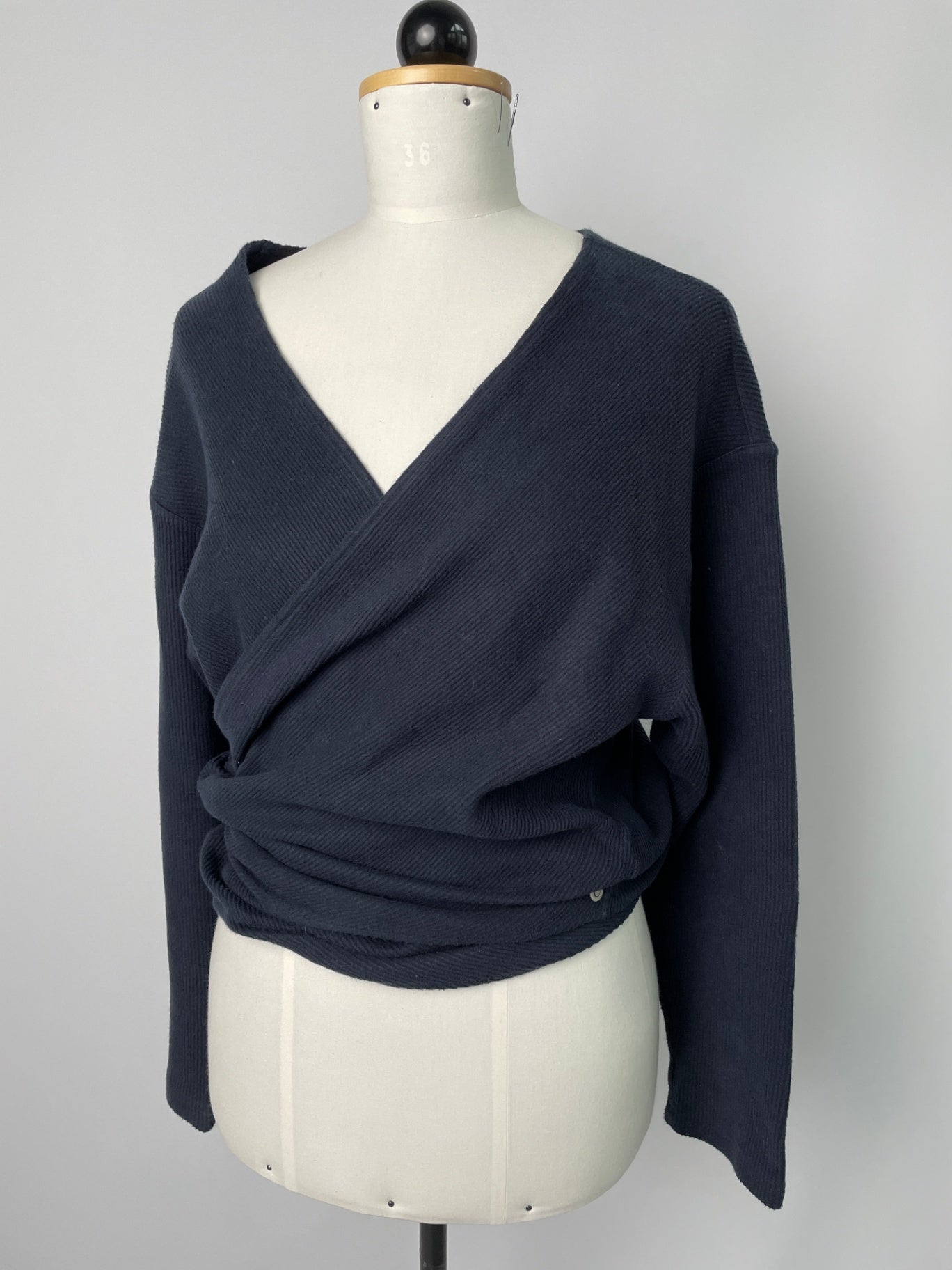 Winja | Vielseitige Wickelbluse | Cordsweat dunkelblau | Größe 1 | Second Love