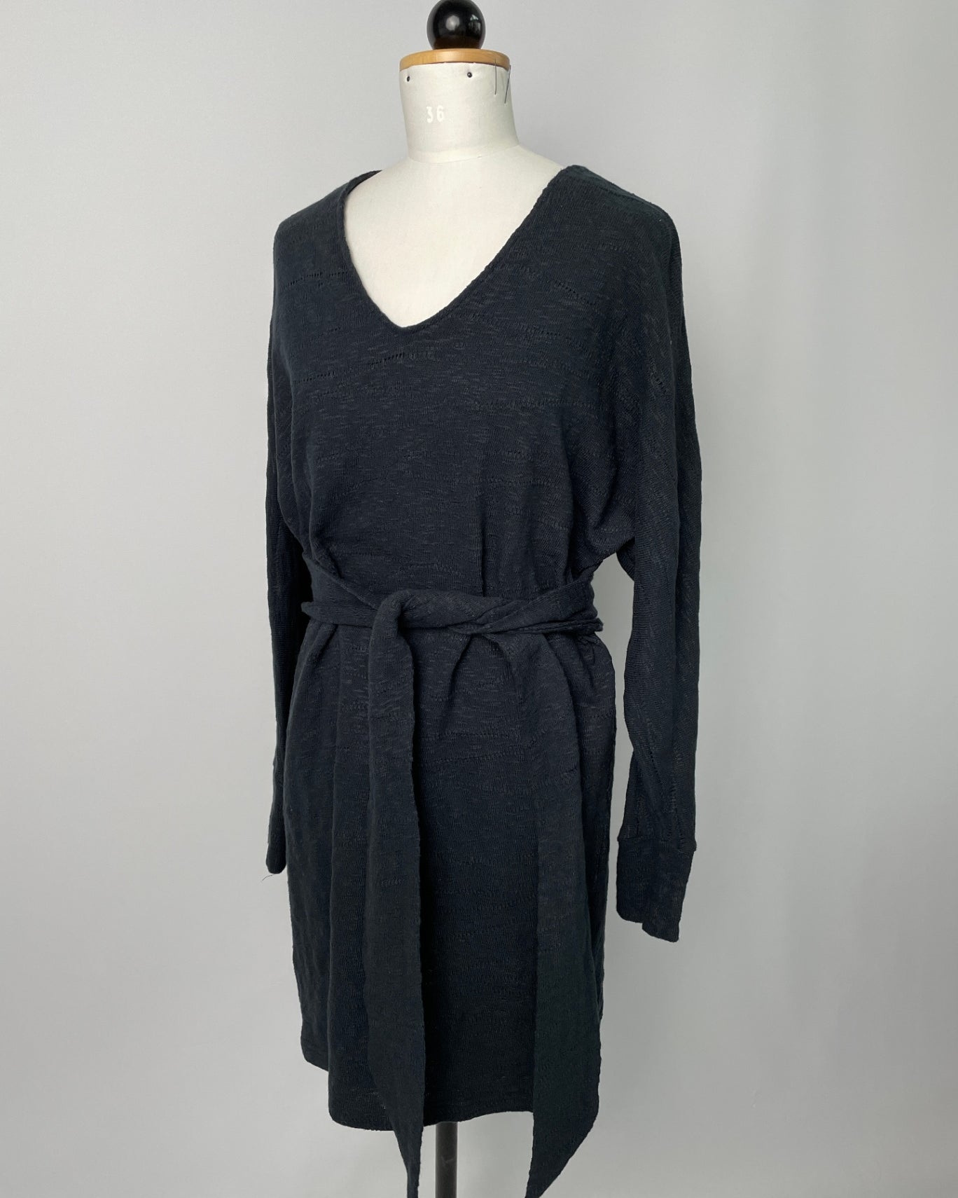 Kumi | Langärmliges Kimonokleid | Jacquardstrick schwarz | Größe XXS | Second Love