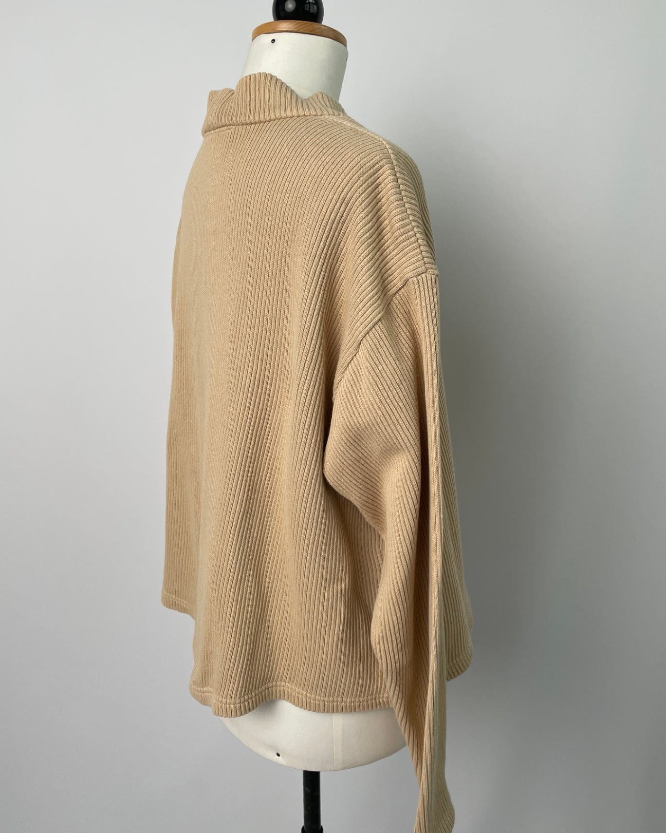 Janne | Kurze Jacke mit Knöpfen | Bio-Baumwollstrick sand | Größe XXXL | Second Love