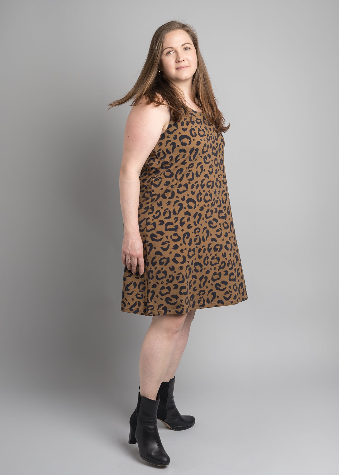 Dunja trägt auf dem Foto Größe XXXL, Muster elastisch