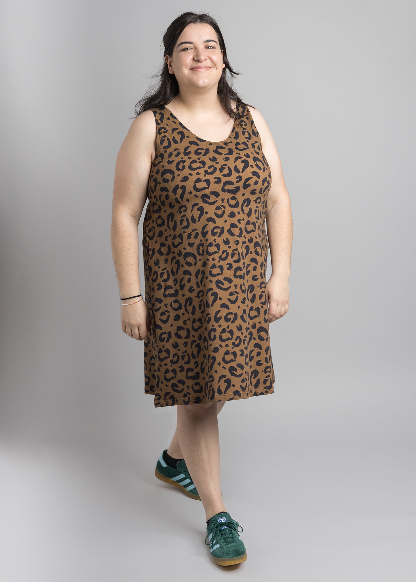 Flores trägt auf dem Foto 'Adam' Größe XXXL, Muster elastisch 'Leobert'