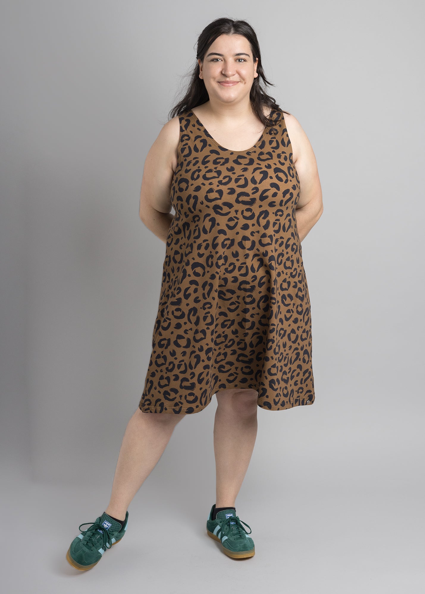 Flores trägt auf dem Foto 'Adam' Größe XXXL, Muster elastisch 'Leobert'