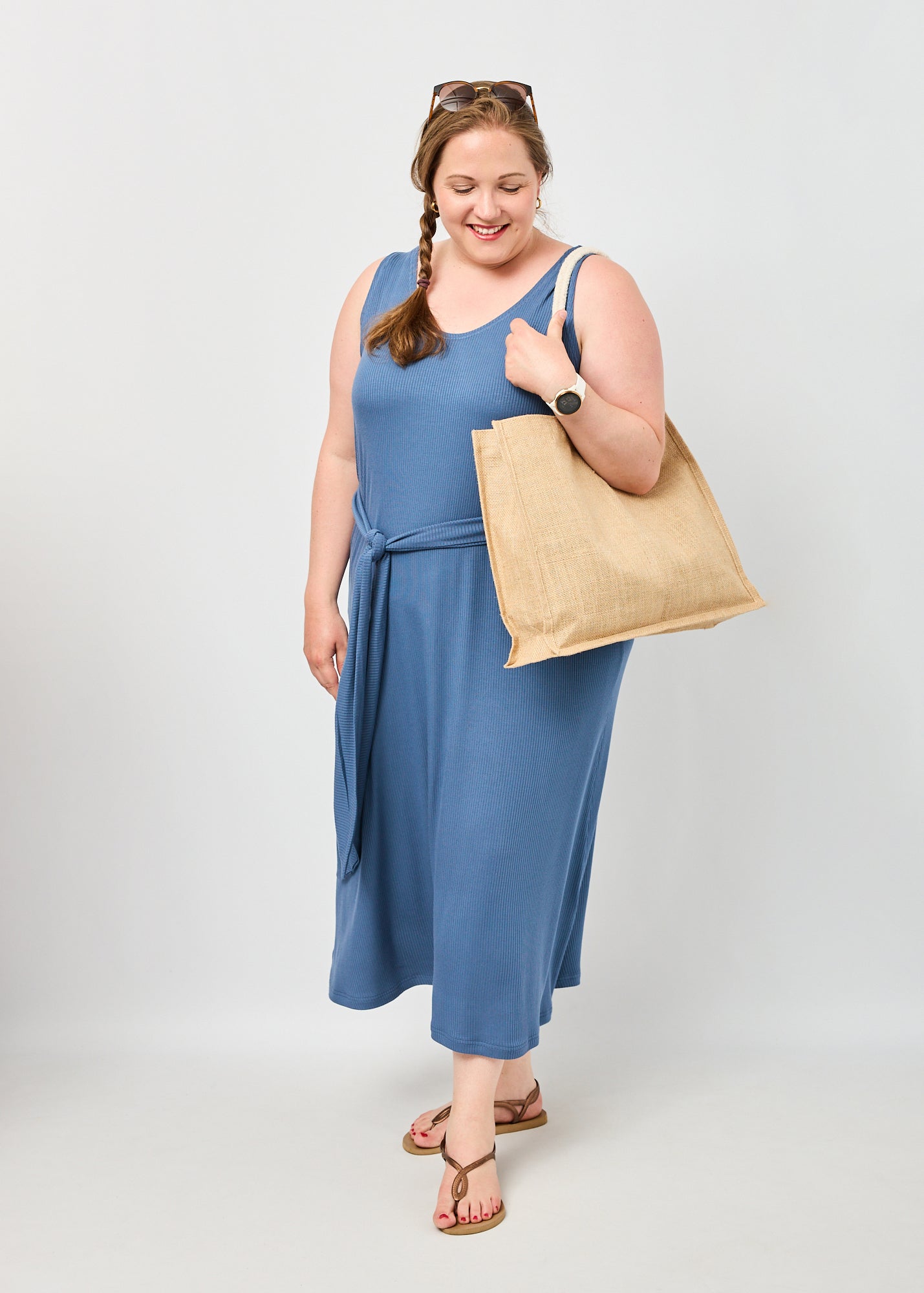 Dunja trägt das Kleid Adam hier in 3XL