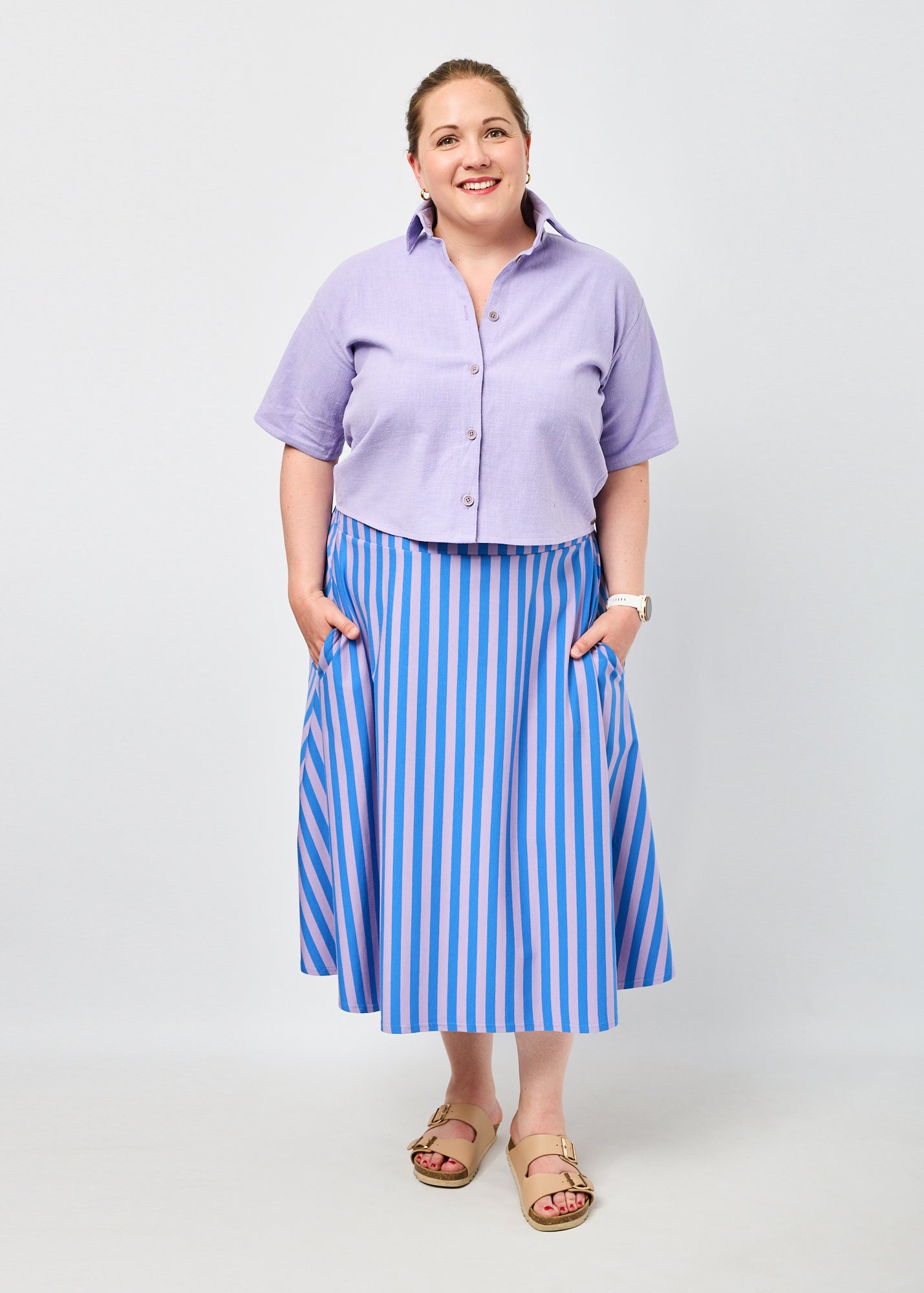 Dunja trägt hier Romy in 4XL und Bluse Berta in Größe L