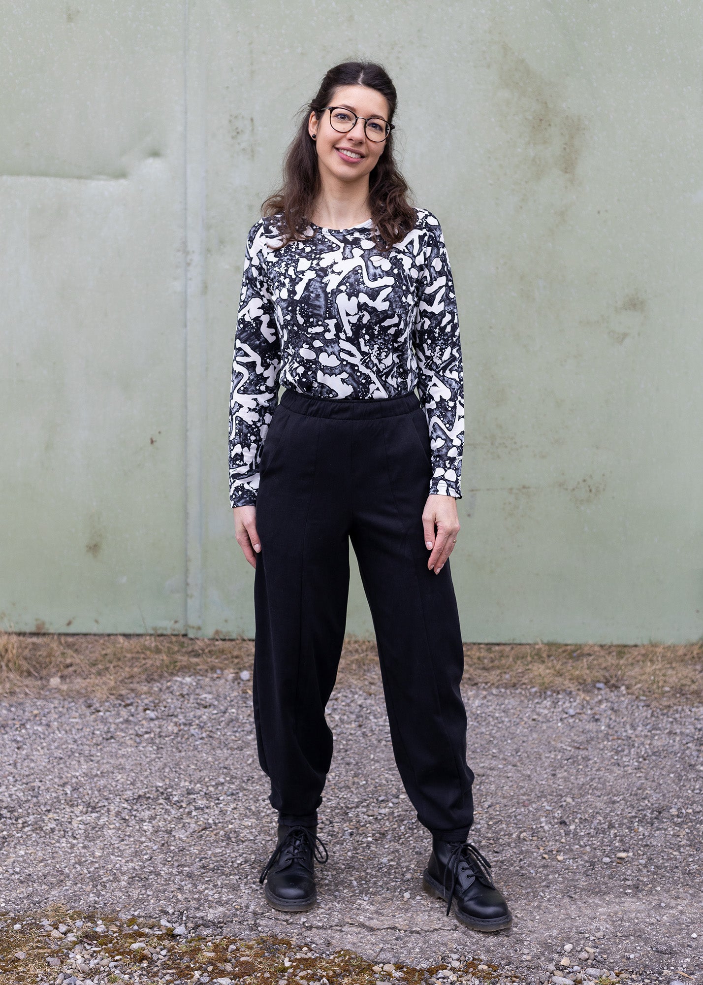 Mel trägt auf dem Foto 'Betty' Größe XS, Tenceltwill schwarz