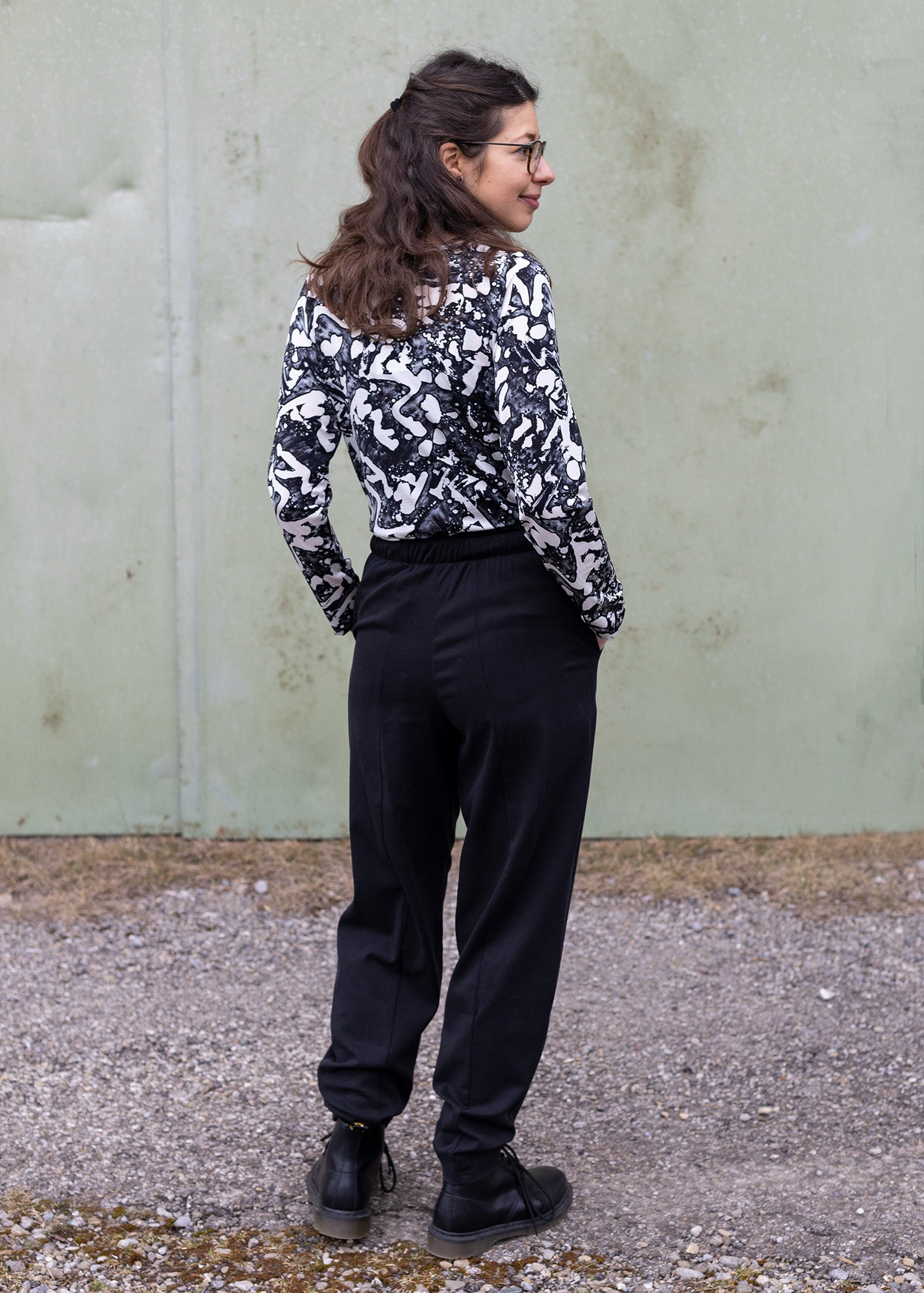 Mel trägt auf dem Foto 'Betty' Größe XS, Tenceltwill schwarz