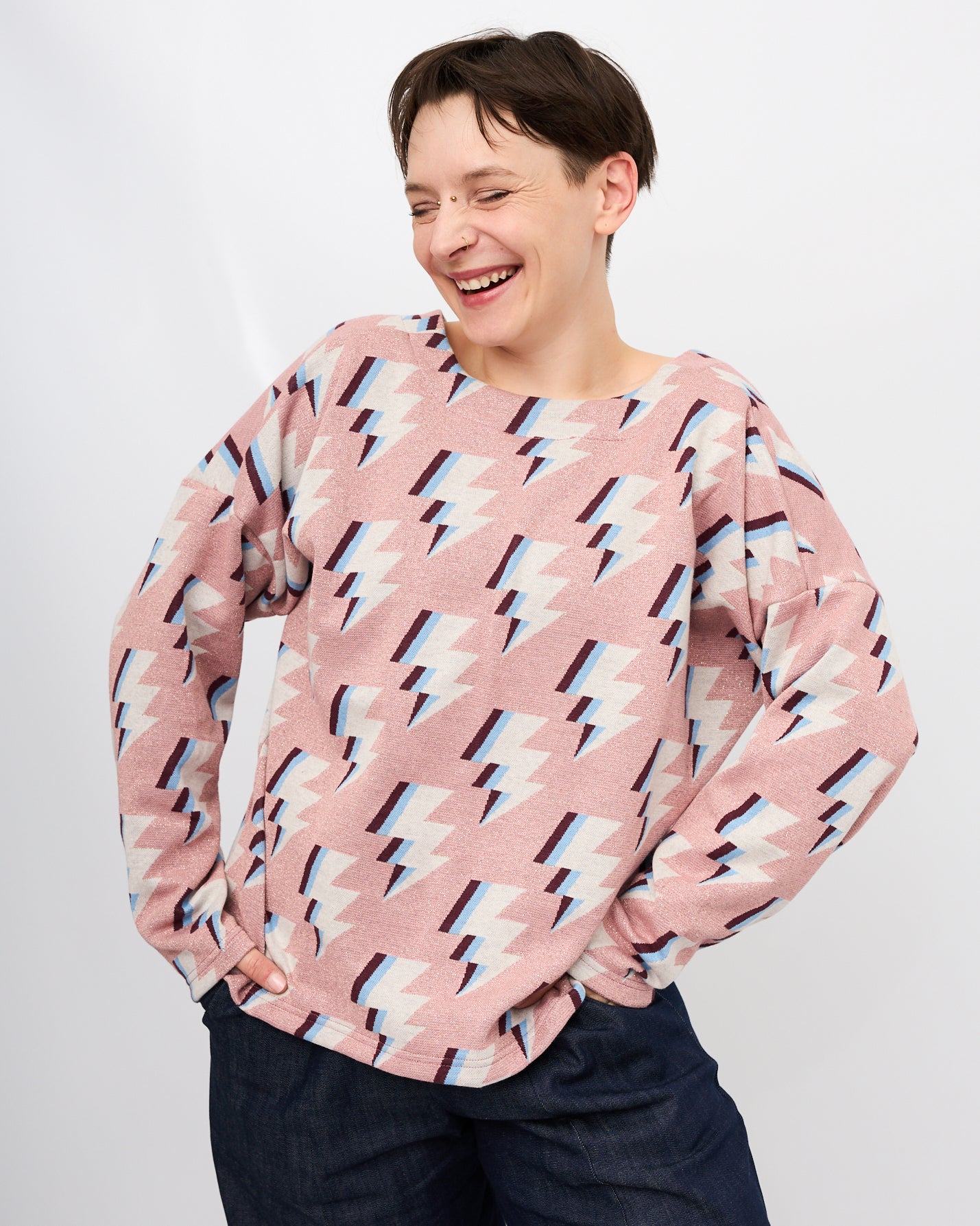 Melly trägt Viviane in Blitze Größe S