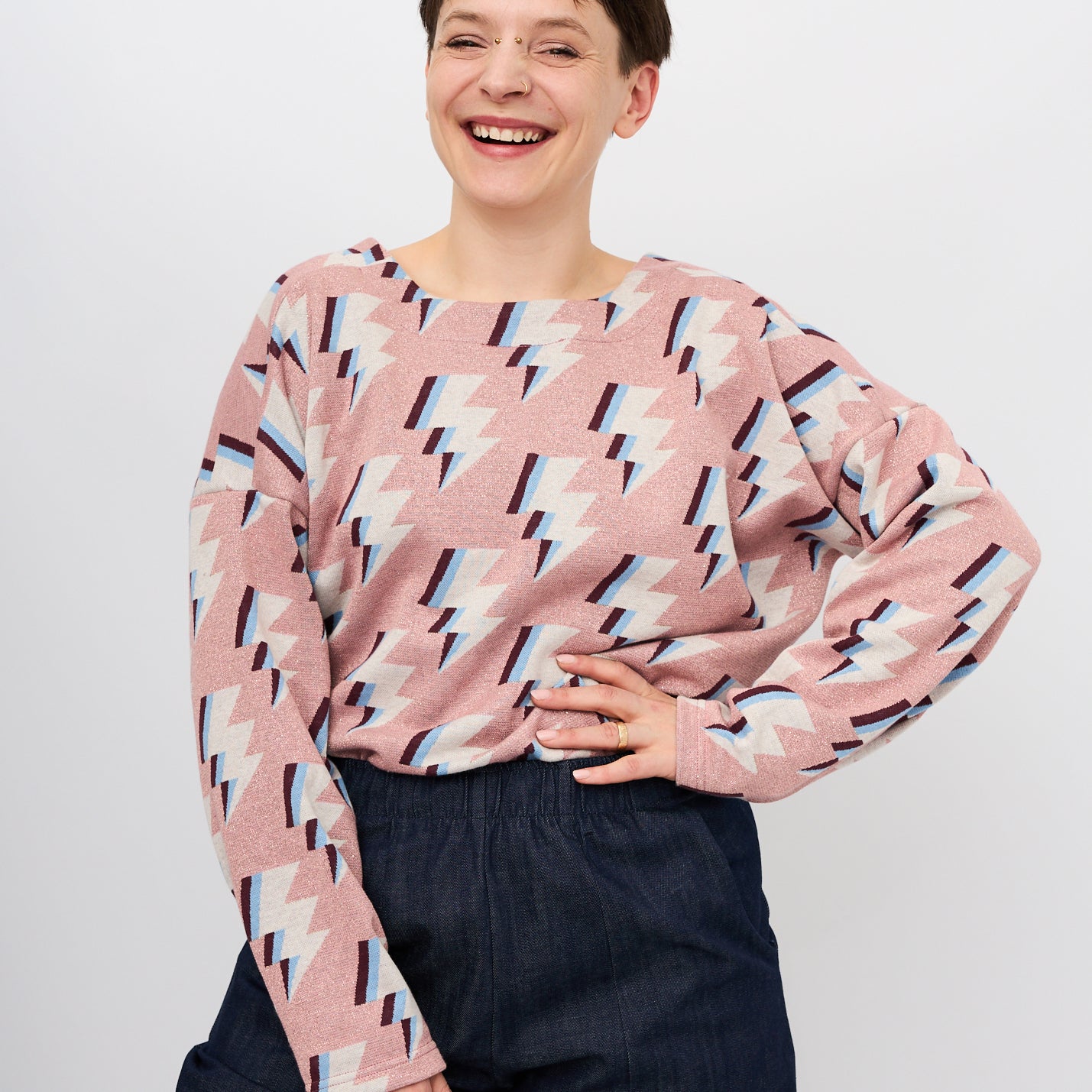 Melly trägt Viviane in Blitze Größe S