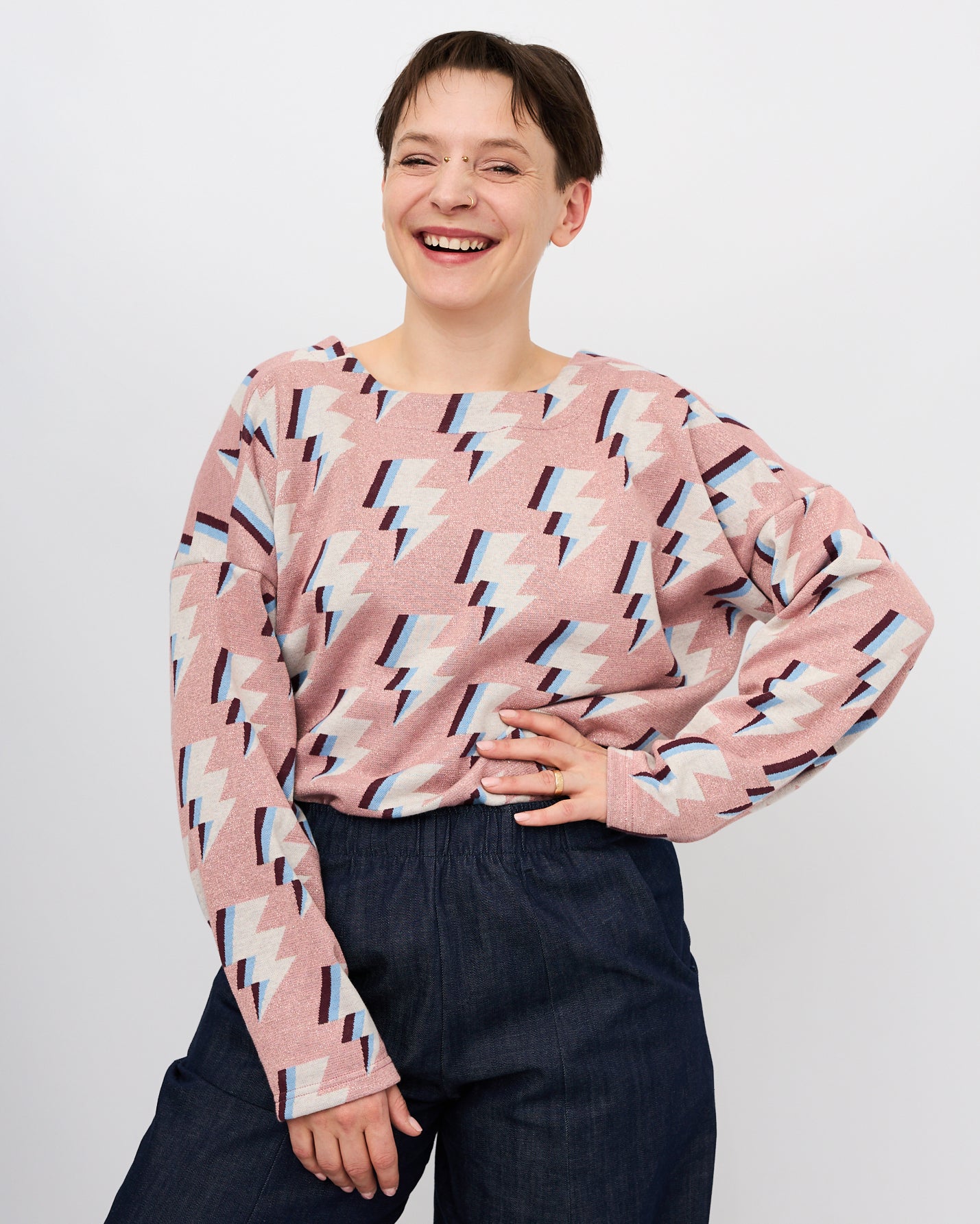 Melly trägt Viviane in Blitze Größe S