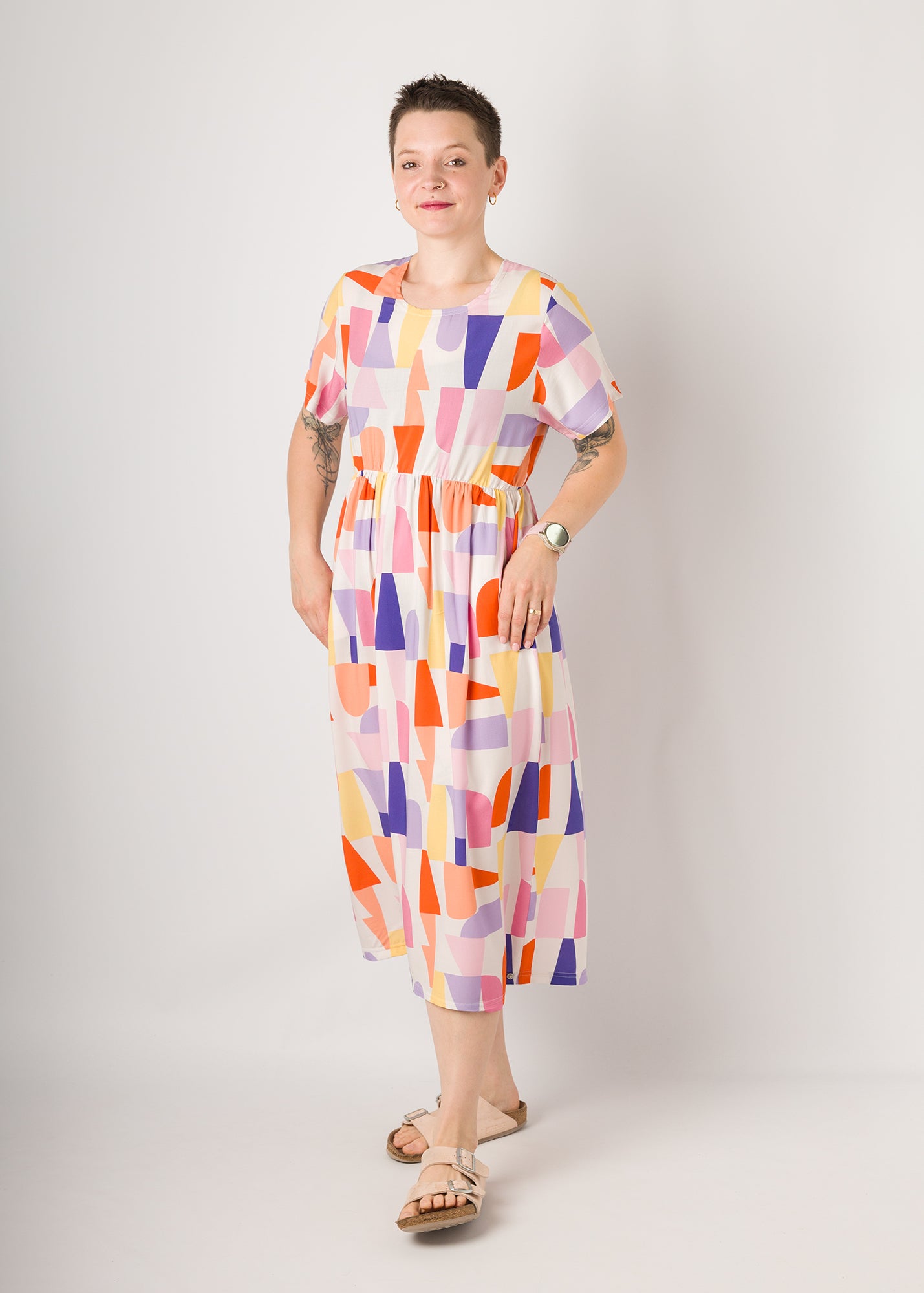 Melly trägt auf dem Foto 'Belinda', hohe Taille Größe S, Muster nicht elastisch 'Luft & Liebe'