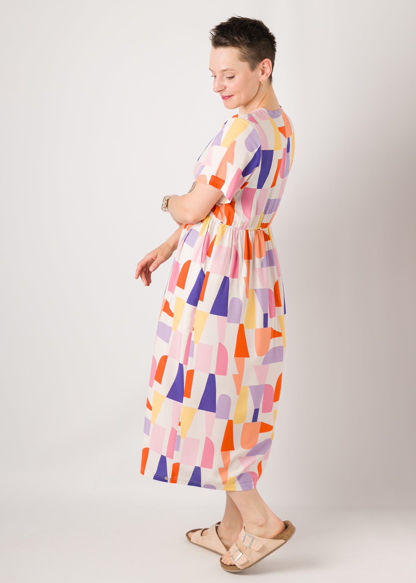 Melly trägt auf dem Foto 'Belinda', hohe Taille Größe S, Muster nicht elastisch 'Luft & Liebe'